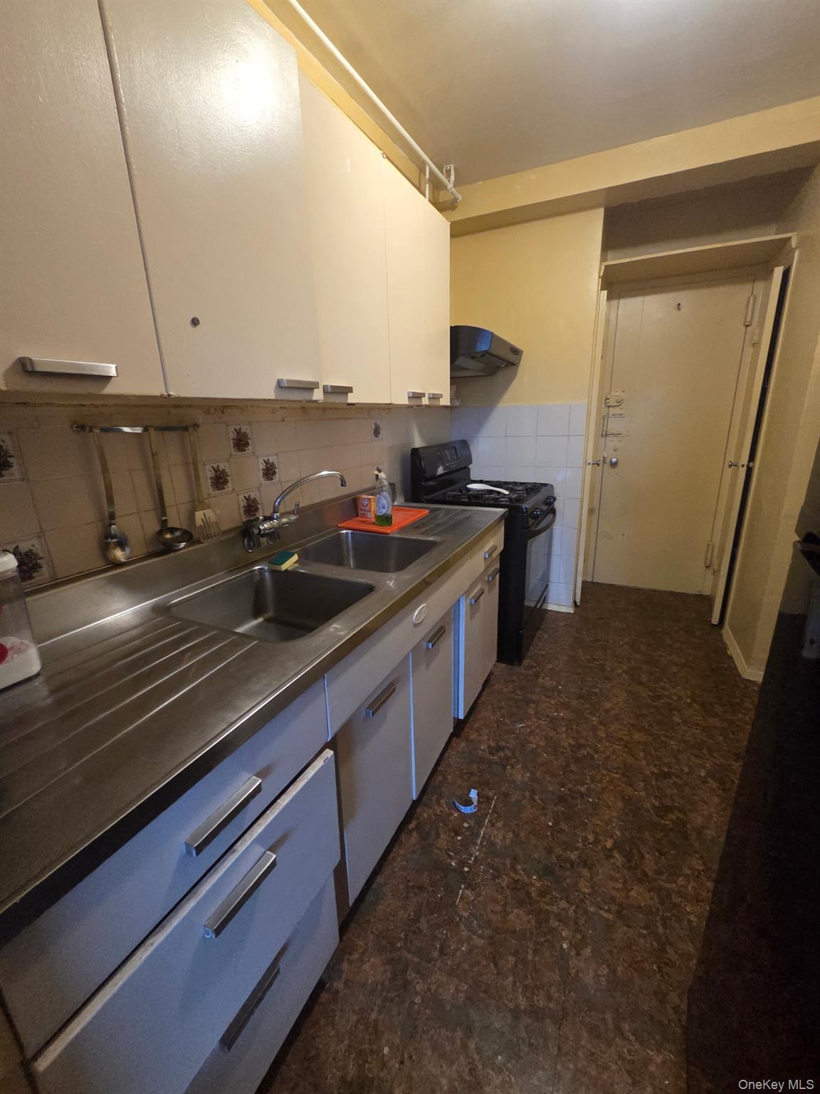 8 Fordham Hill Oval #6b Property Photo 6