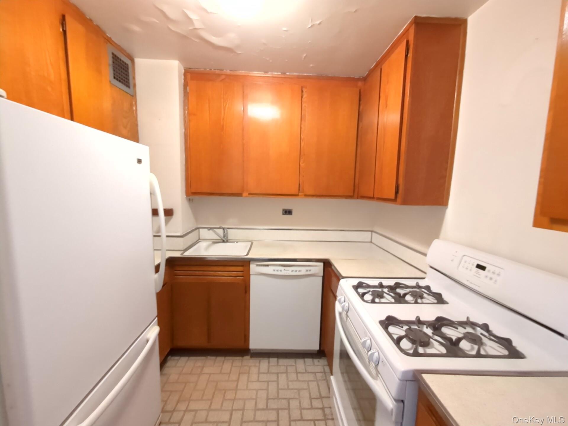 245 E 25th Street 15e Property Photo 6