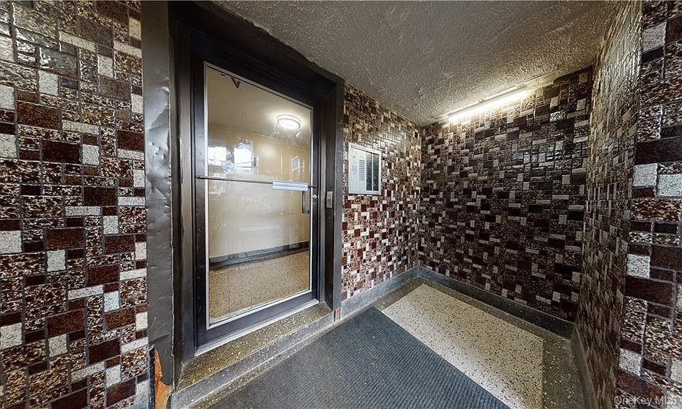 2821 Kings Highway 4m Property Photo 2
