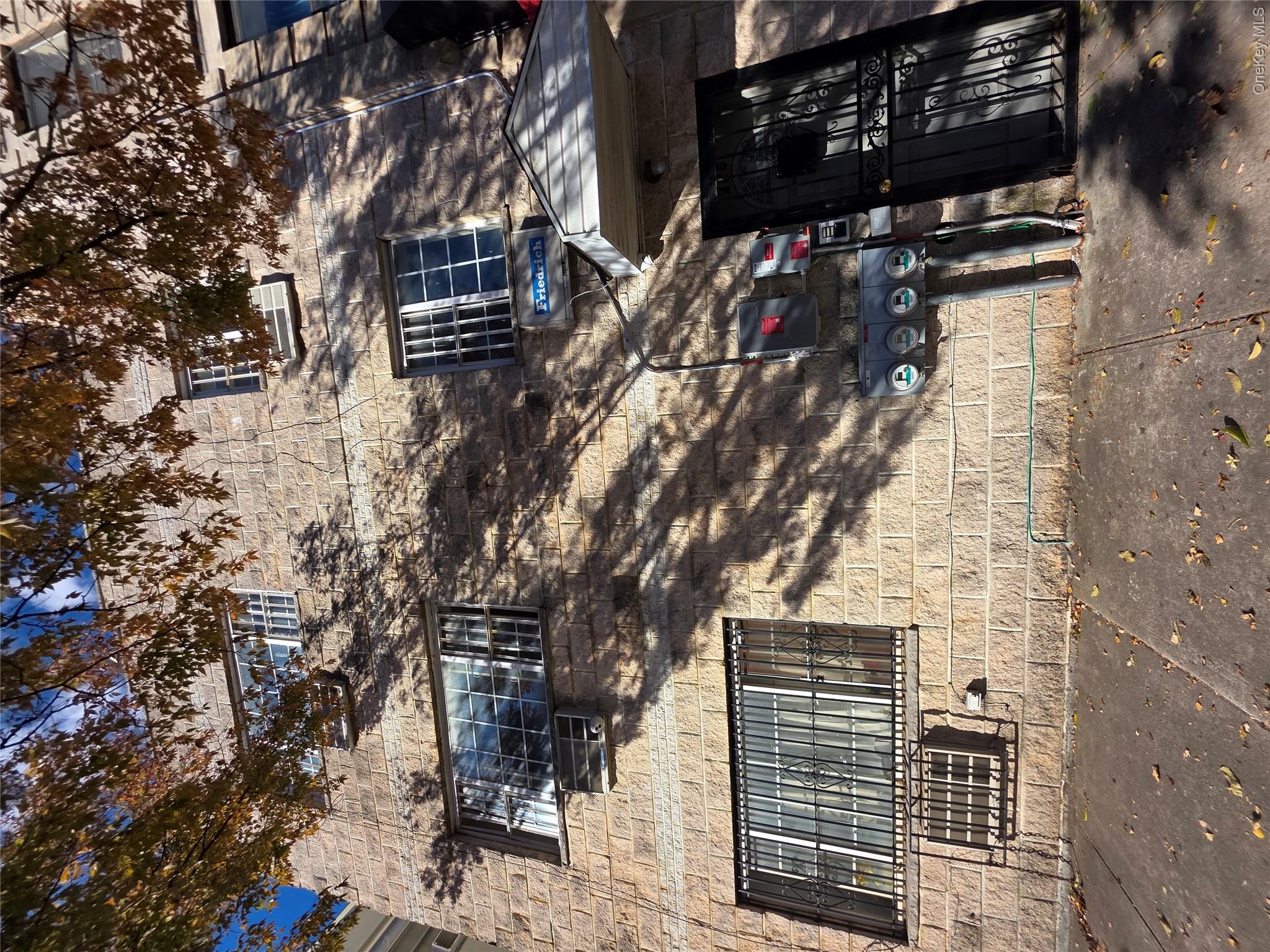 476 Ralph Avenue Property Photo 1