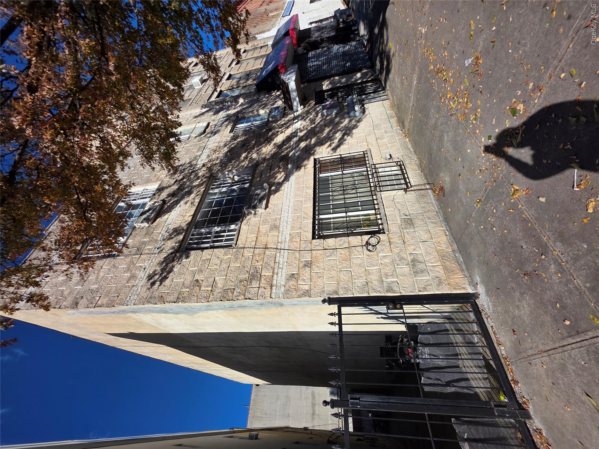 476 Ralph Avenue Property Photo 2