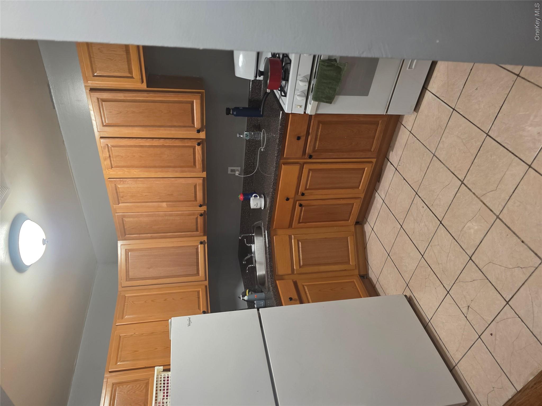 476 Ralph Avenue Property Photo 7