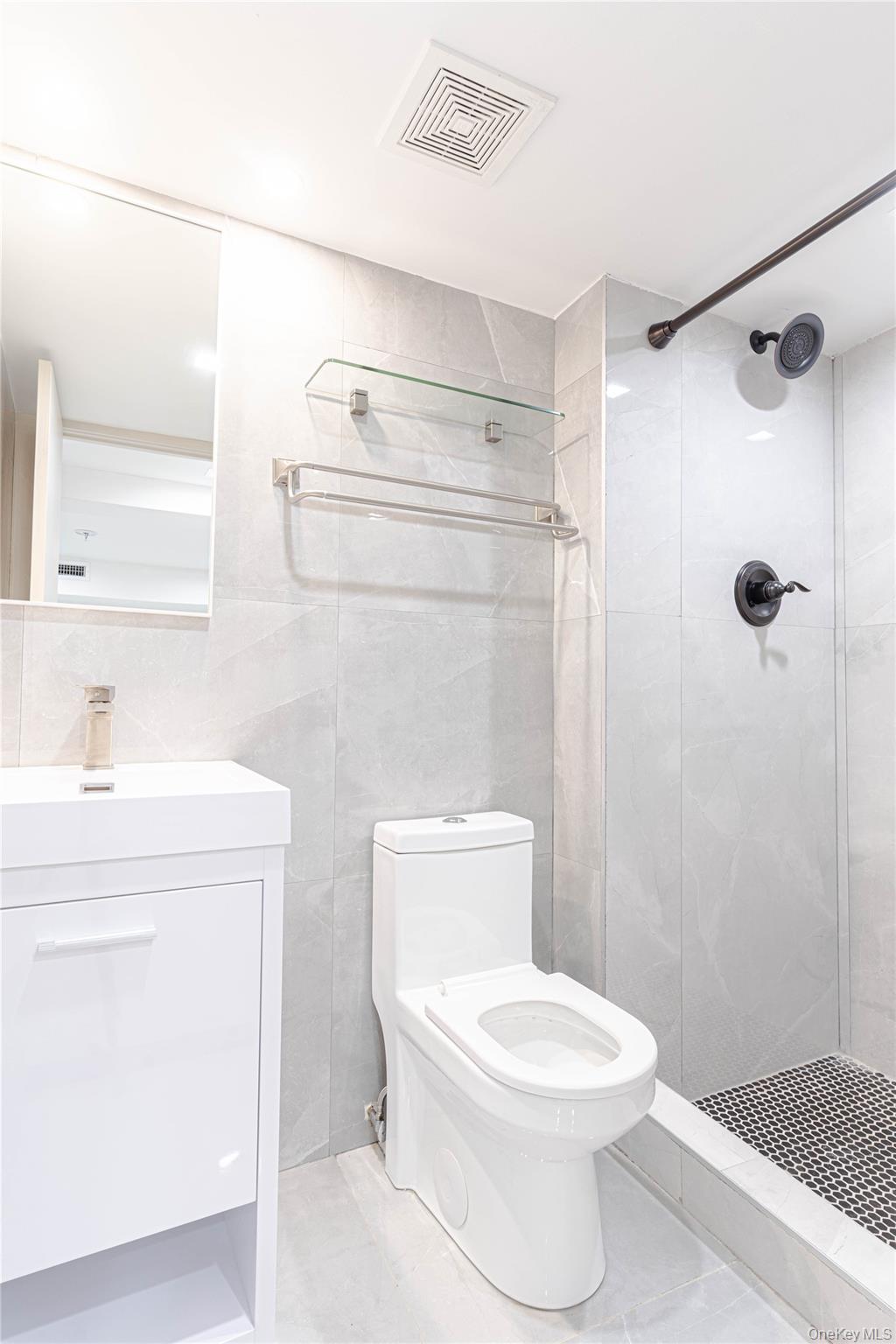 282 E 38th Street Property Photo 16