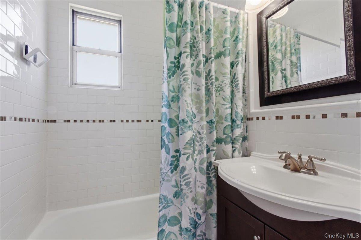 15 Bryant Crescent 2b Property Photo 17