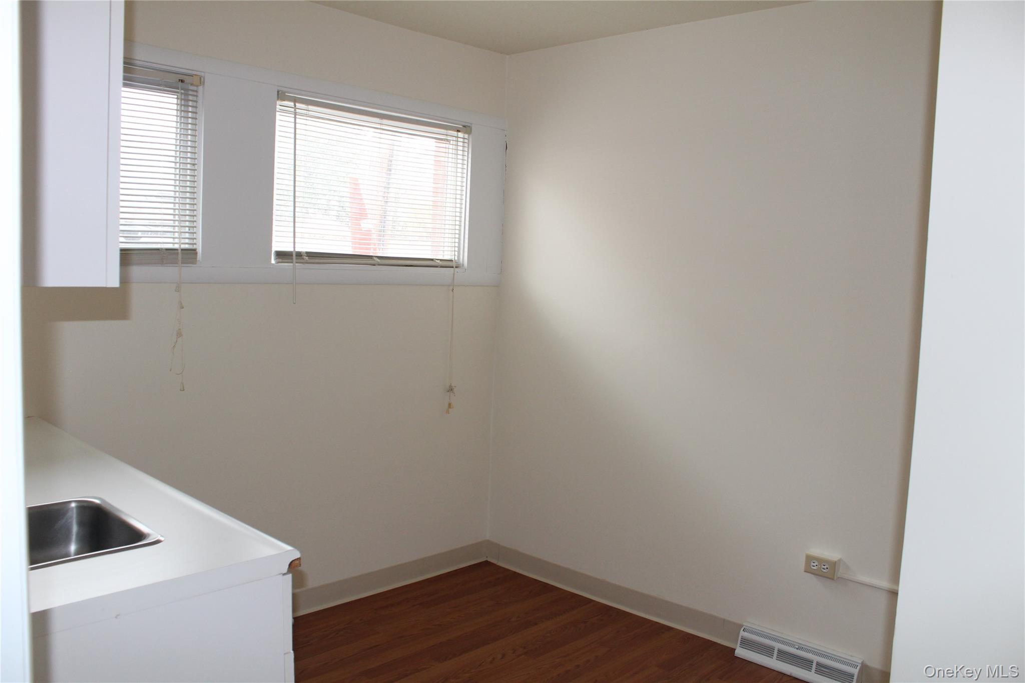 15 Moore Avenue 1r Property Photo 2