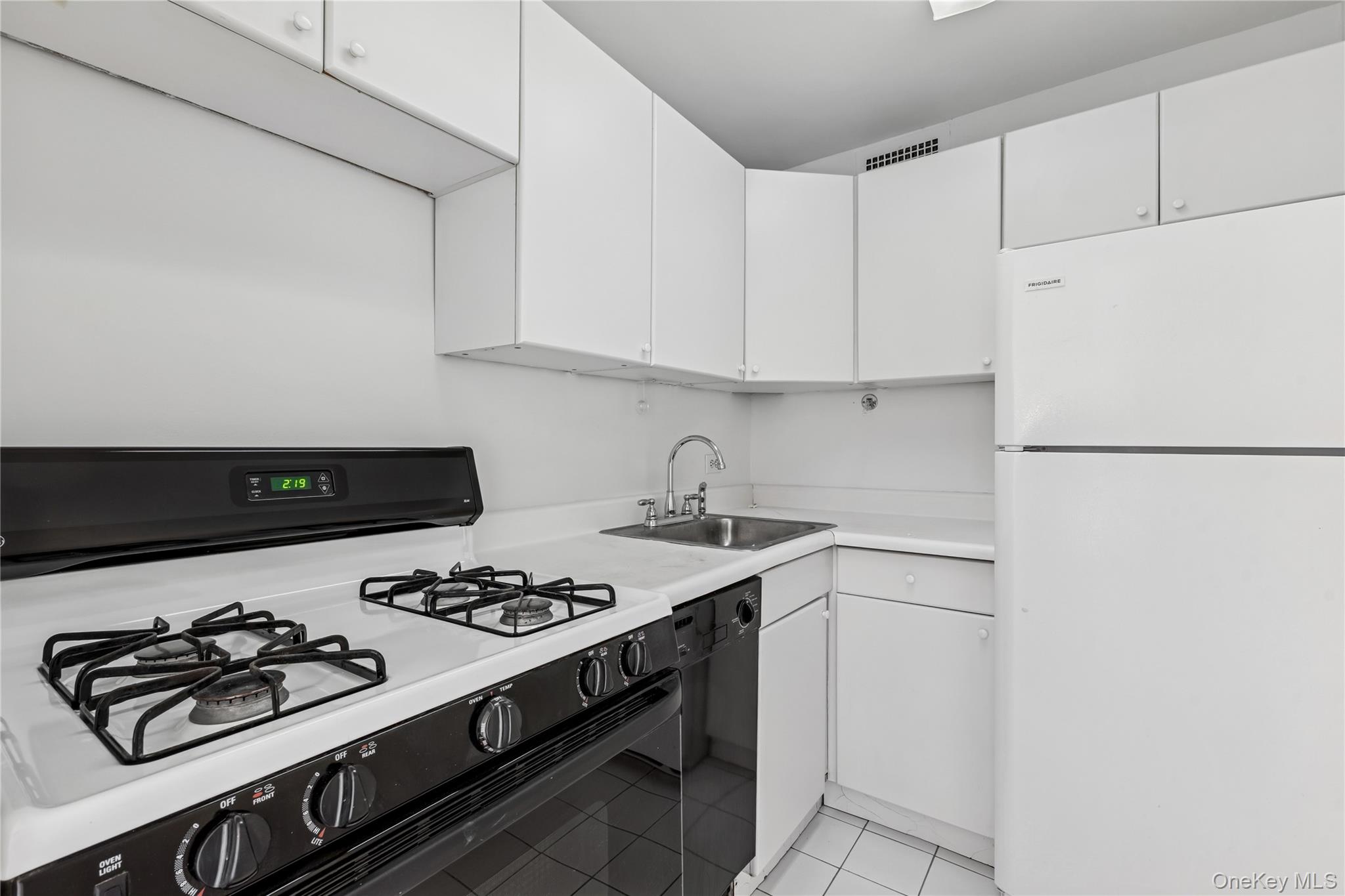 110-11 Queens Boulevard 8d Property Photo 7