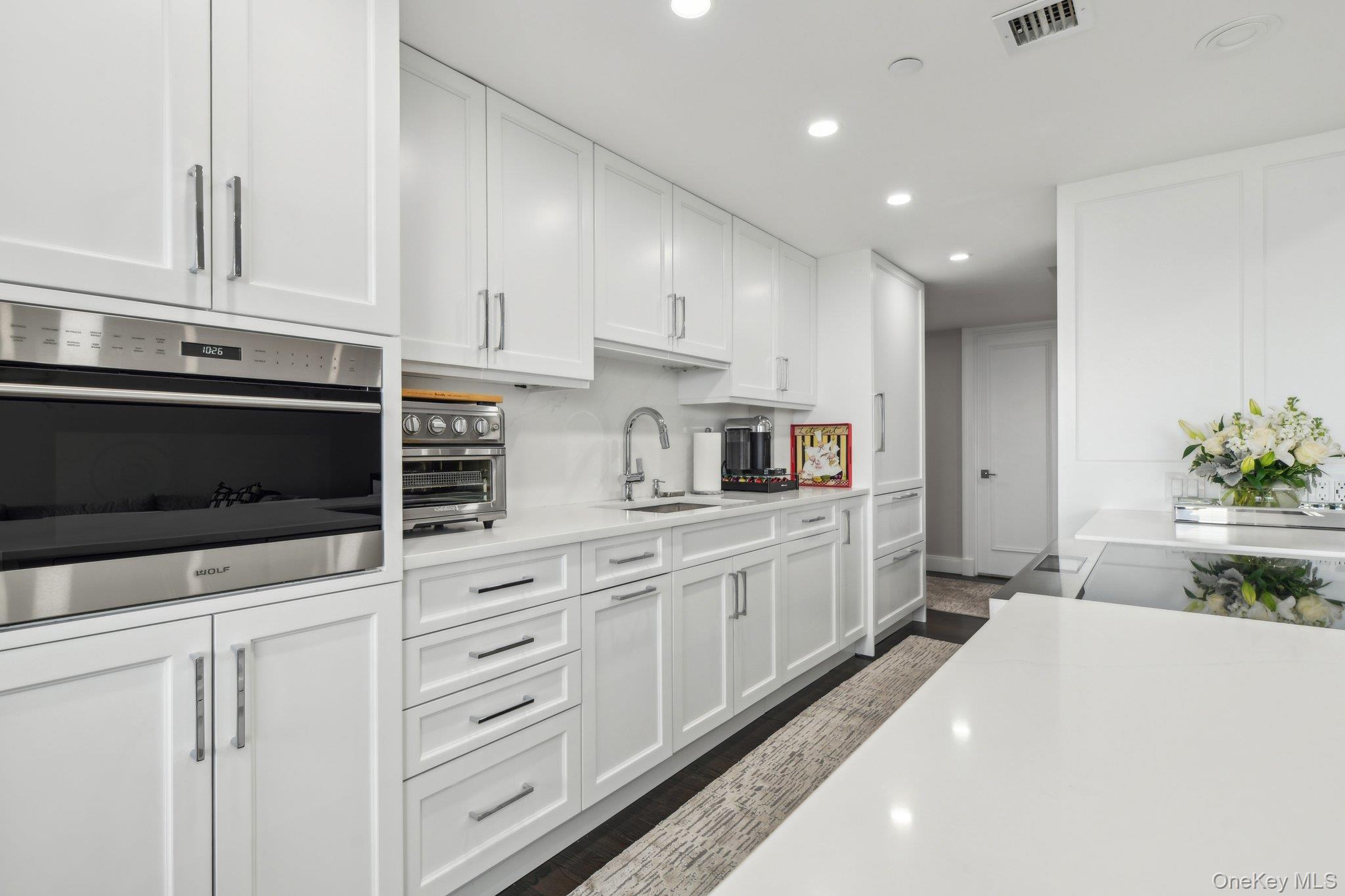 100 Hilton Avenue 901 Property Photo 12