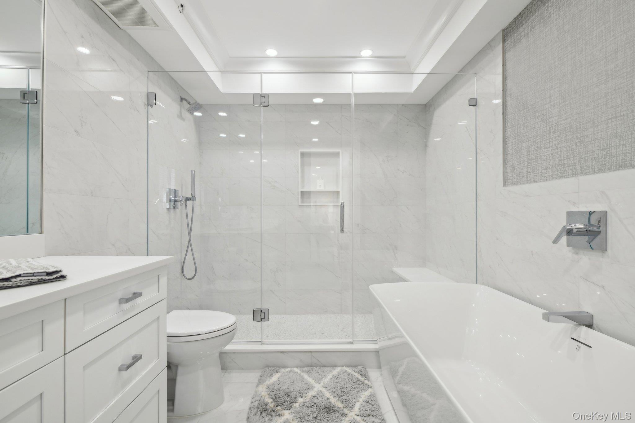 100 Hilton Avenue 901 Property Photo 22