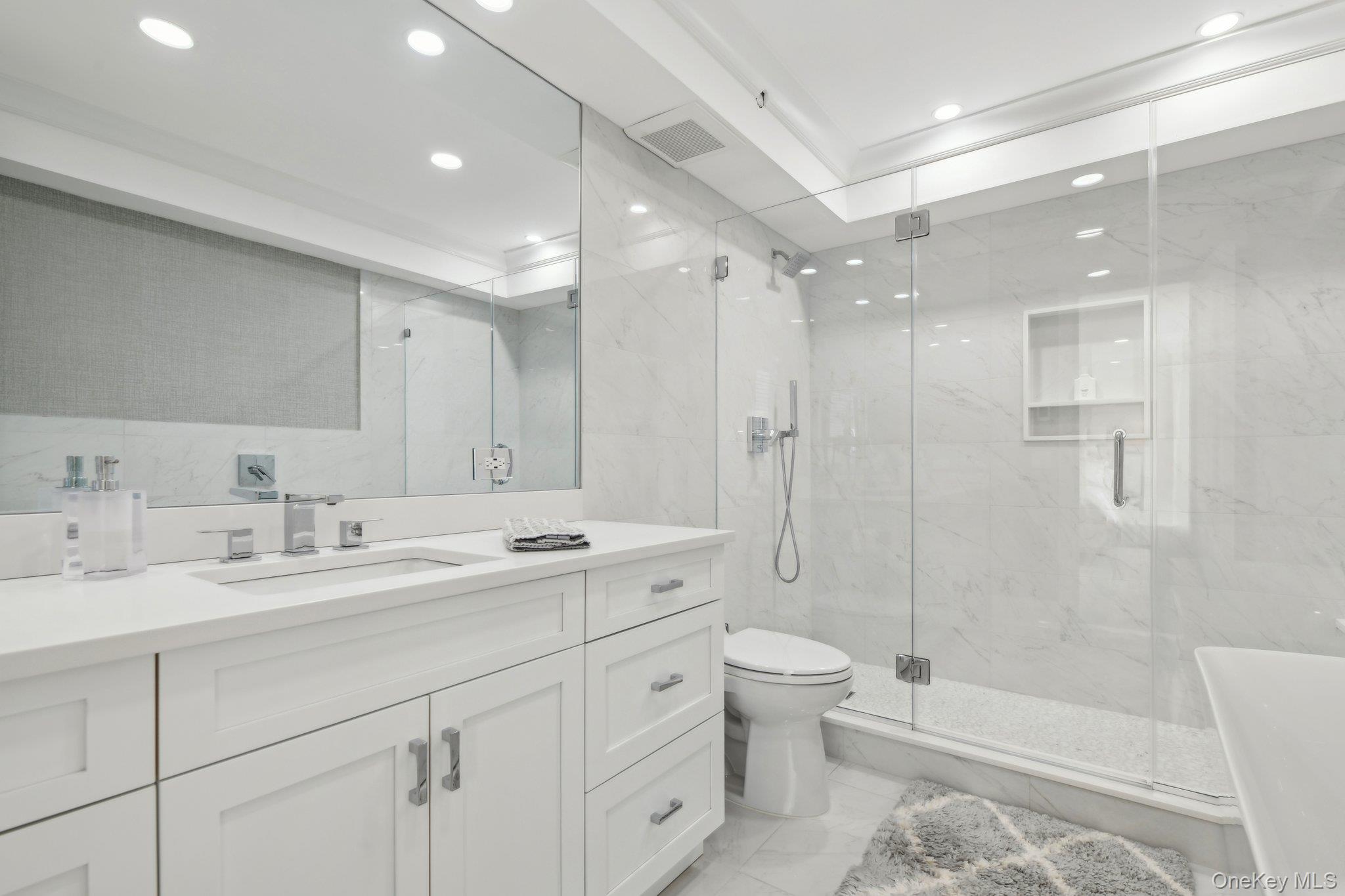 100 Hilton Avenue 901 Property Photo 23