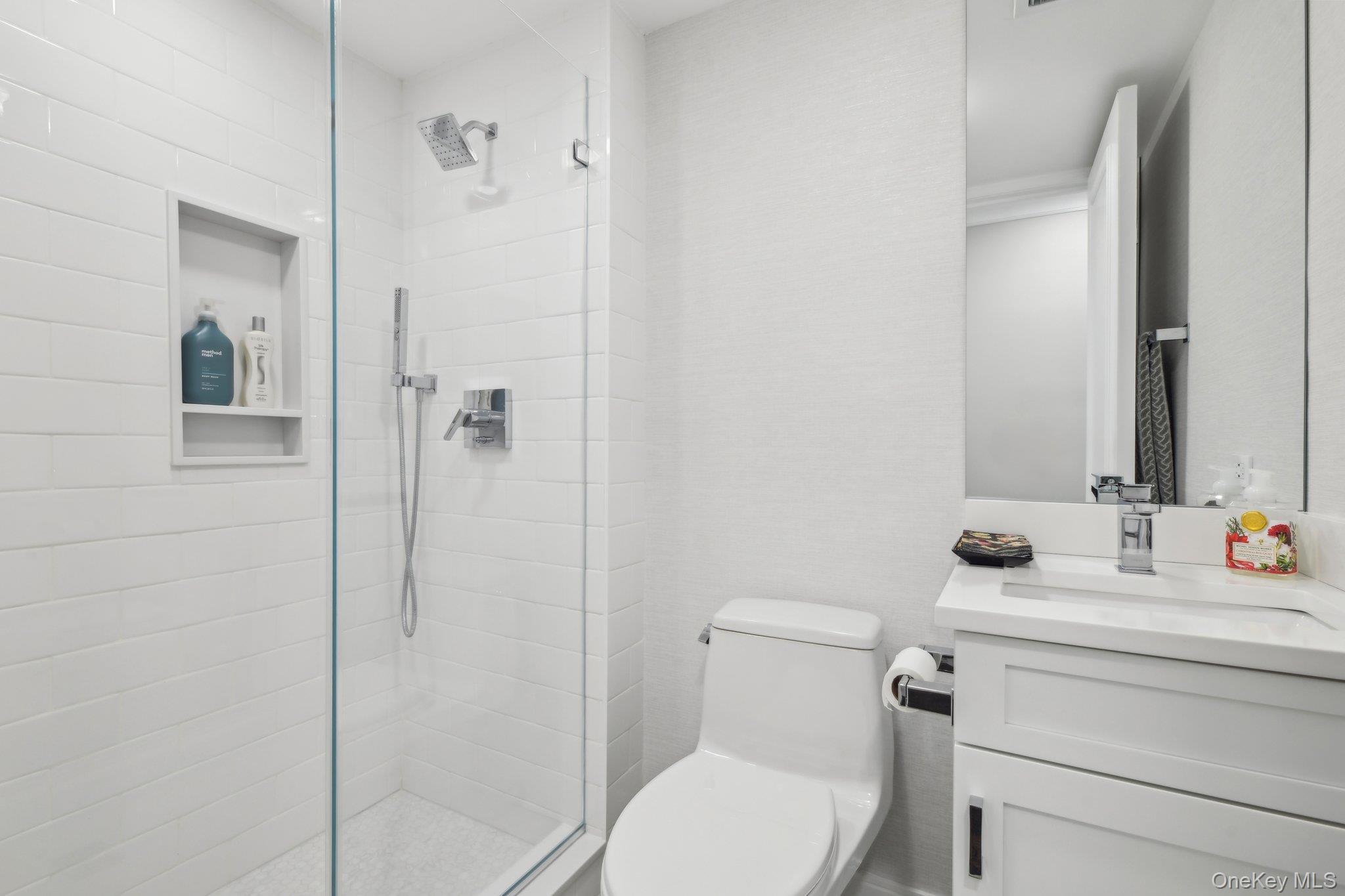 100 Hilton Avenue 901 Property Photo 26