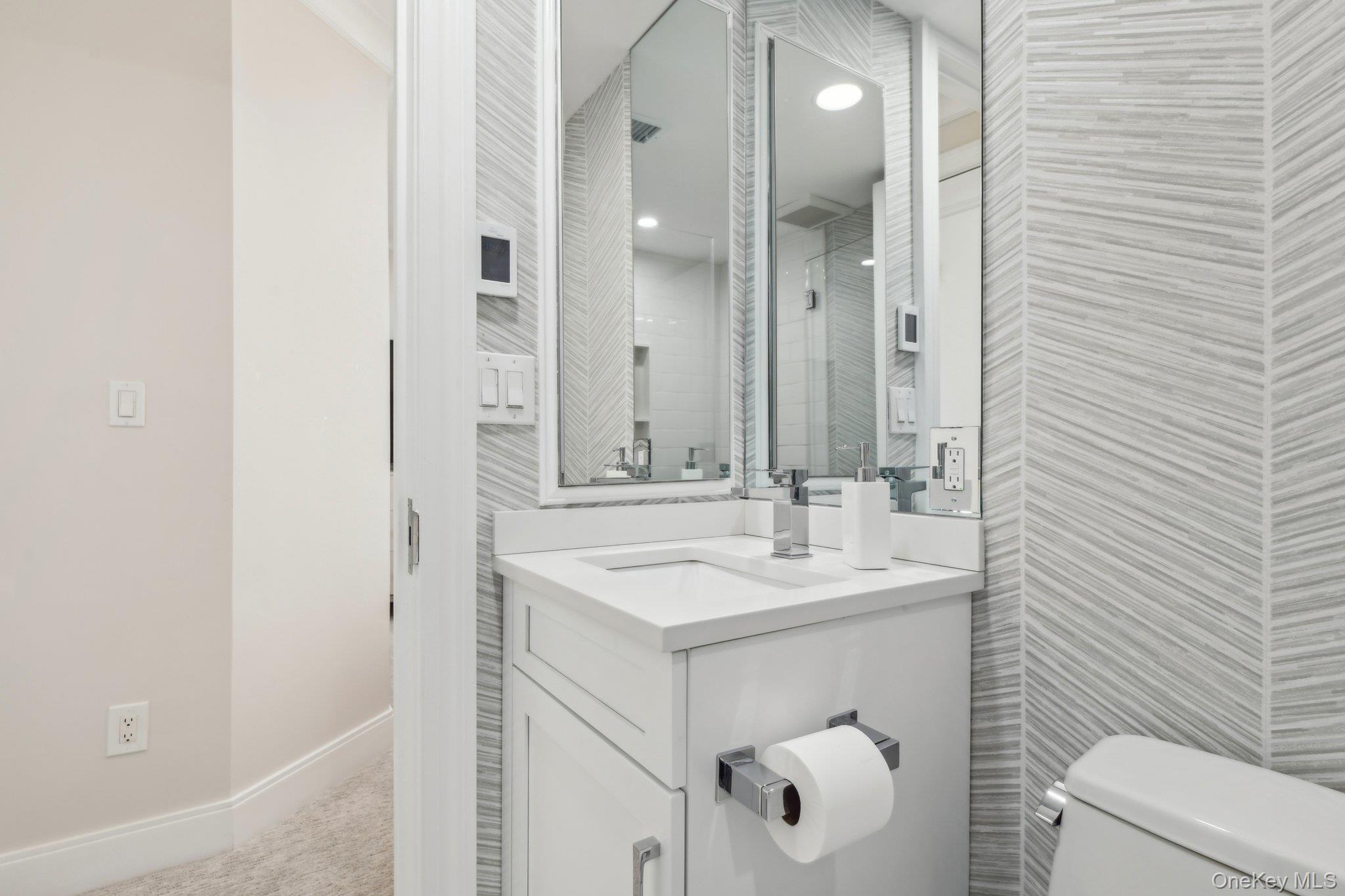 100 Hilton Avenue 901 Property Photo 28