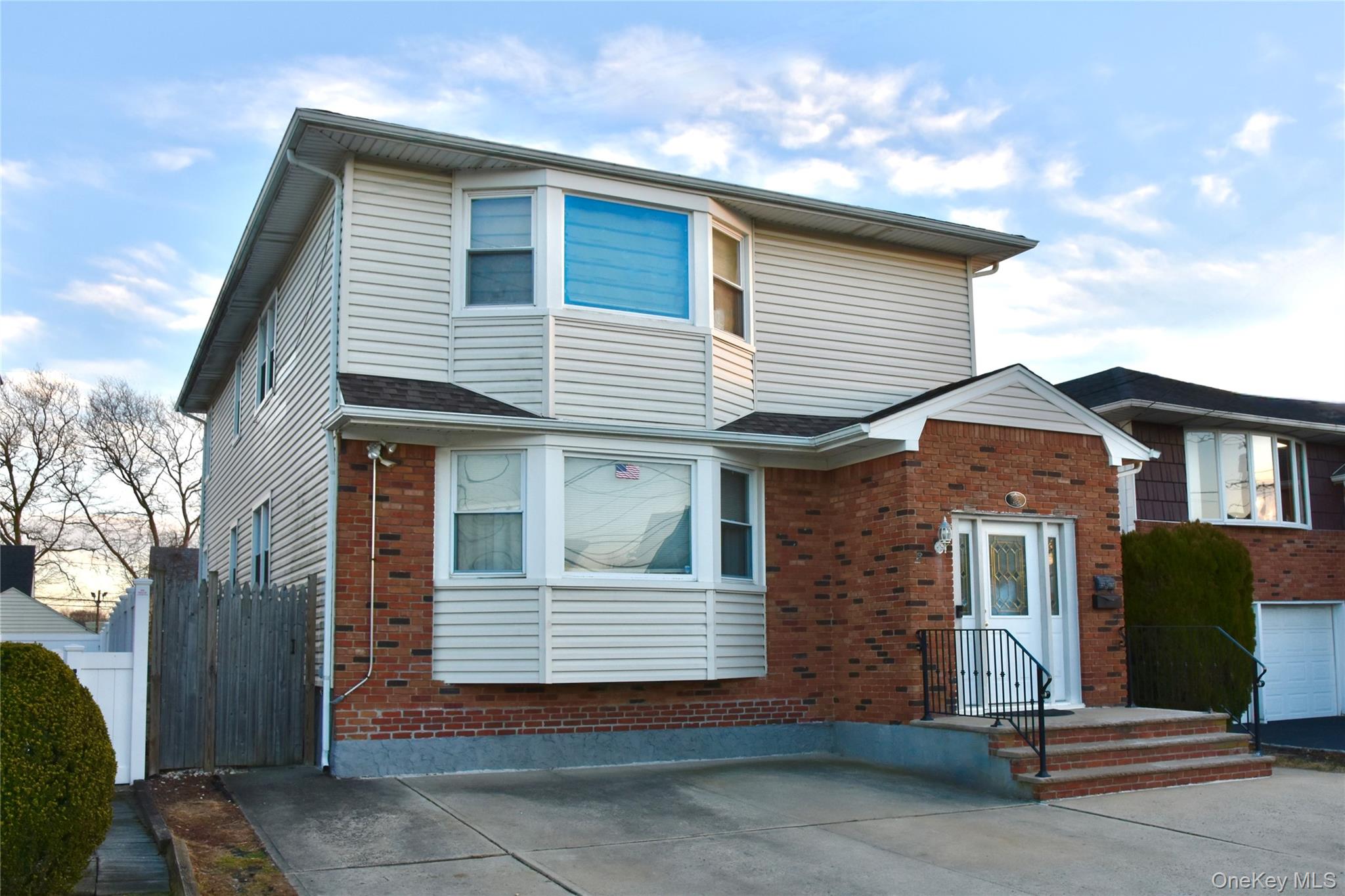 242 Munro Boulevard Property Photo 1
