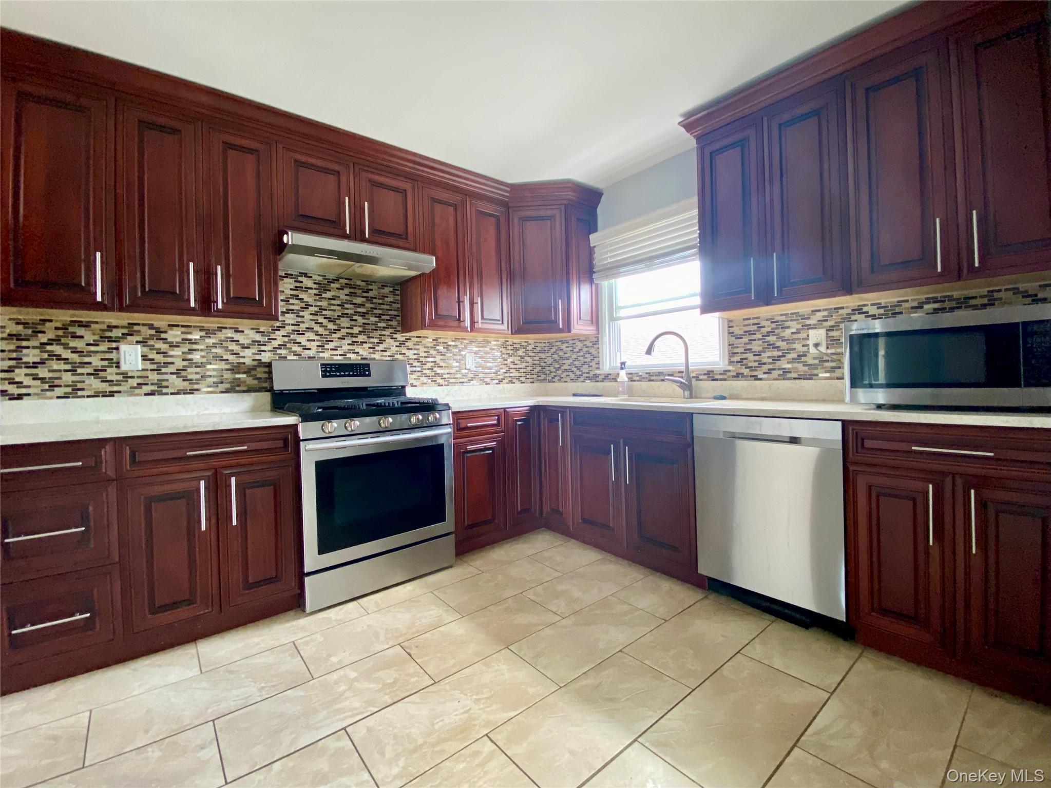 242 Munro Boulevard Property Photo 12