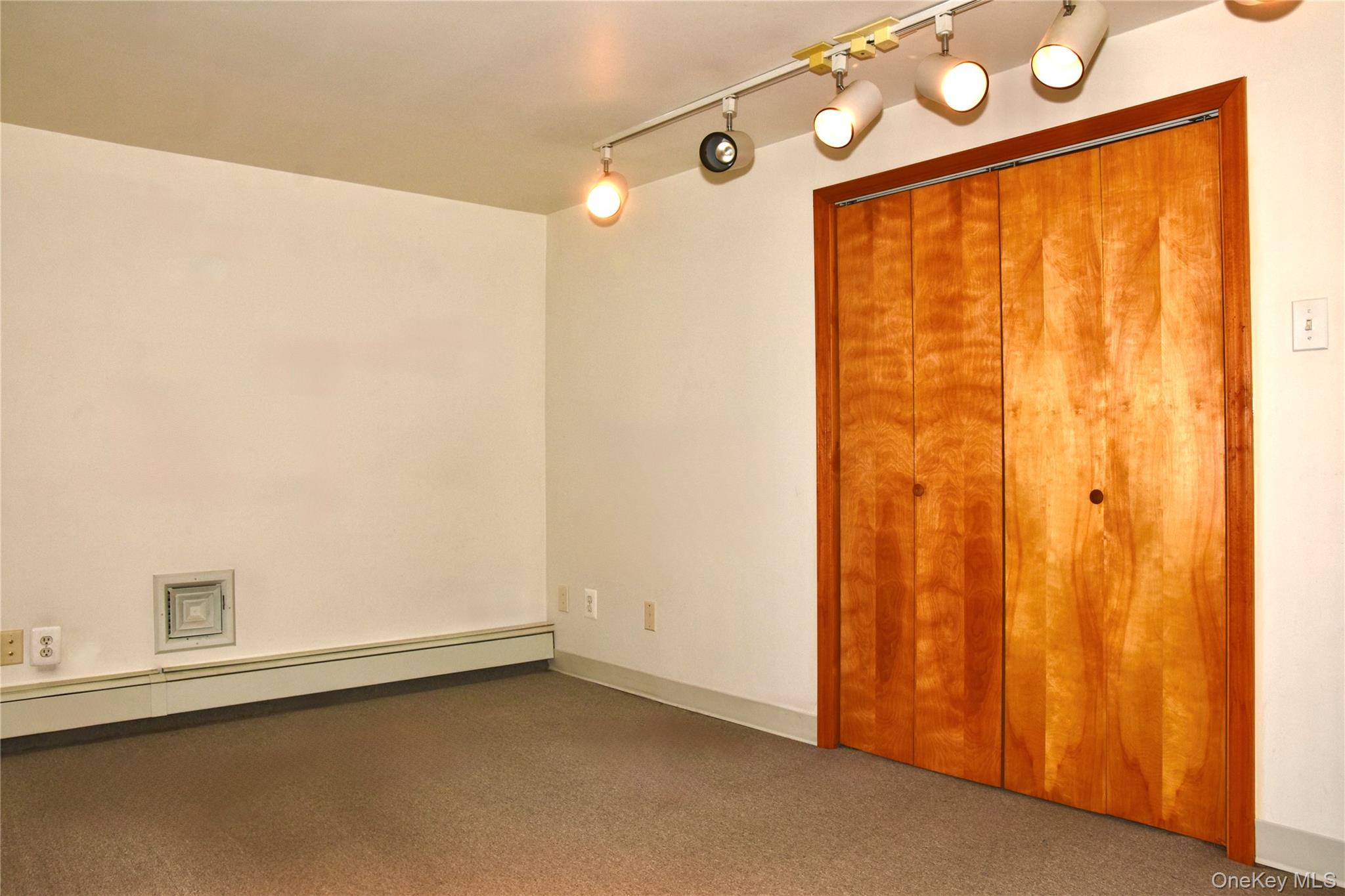 242 Munro Boulevard Property Photo 17