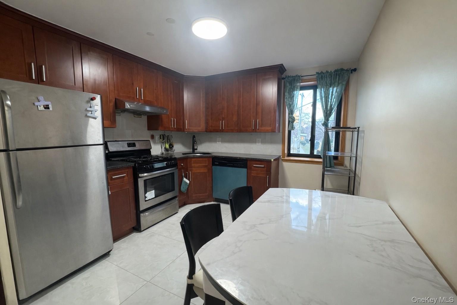 7548 Parsons Boulevard 2a Property Photo 4
