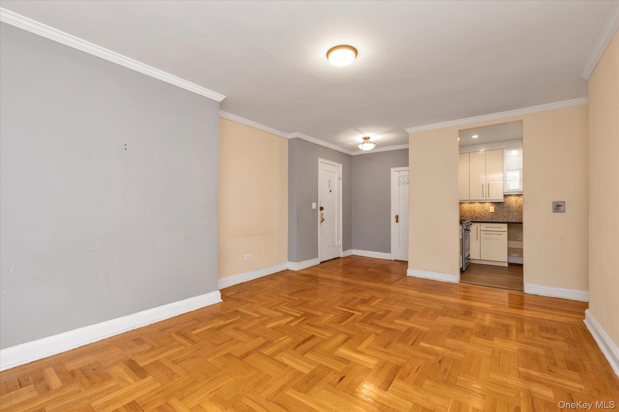 48-35 43 Street 4c Property Photo 4