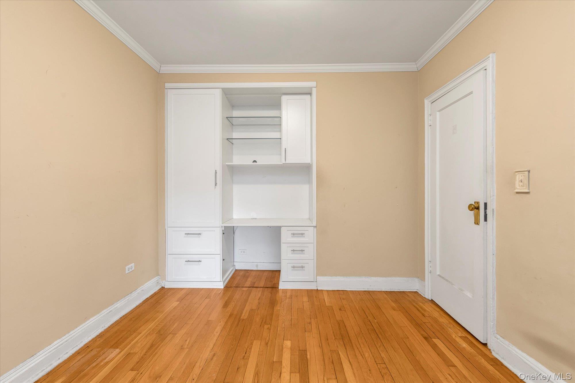 48-35 43 Street 4c Property Photo 11