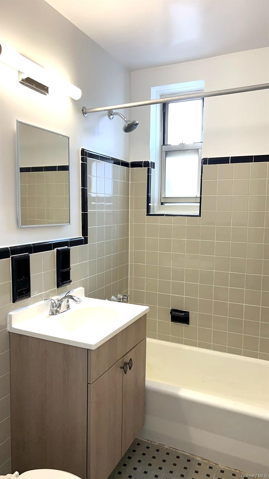 67-30 Clyde Street 4p Property Photo 5