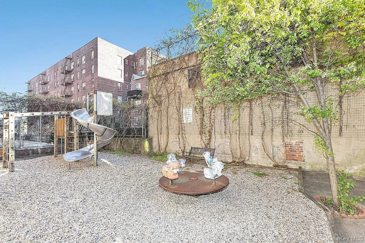 67-30 Clyde Street 4p Property Photo 6