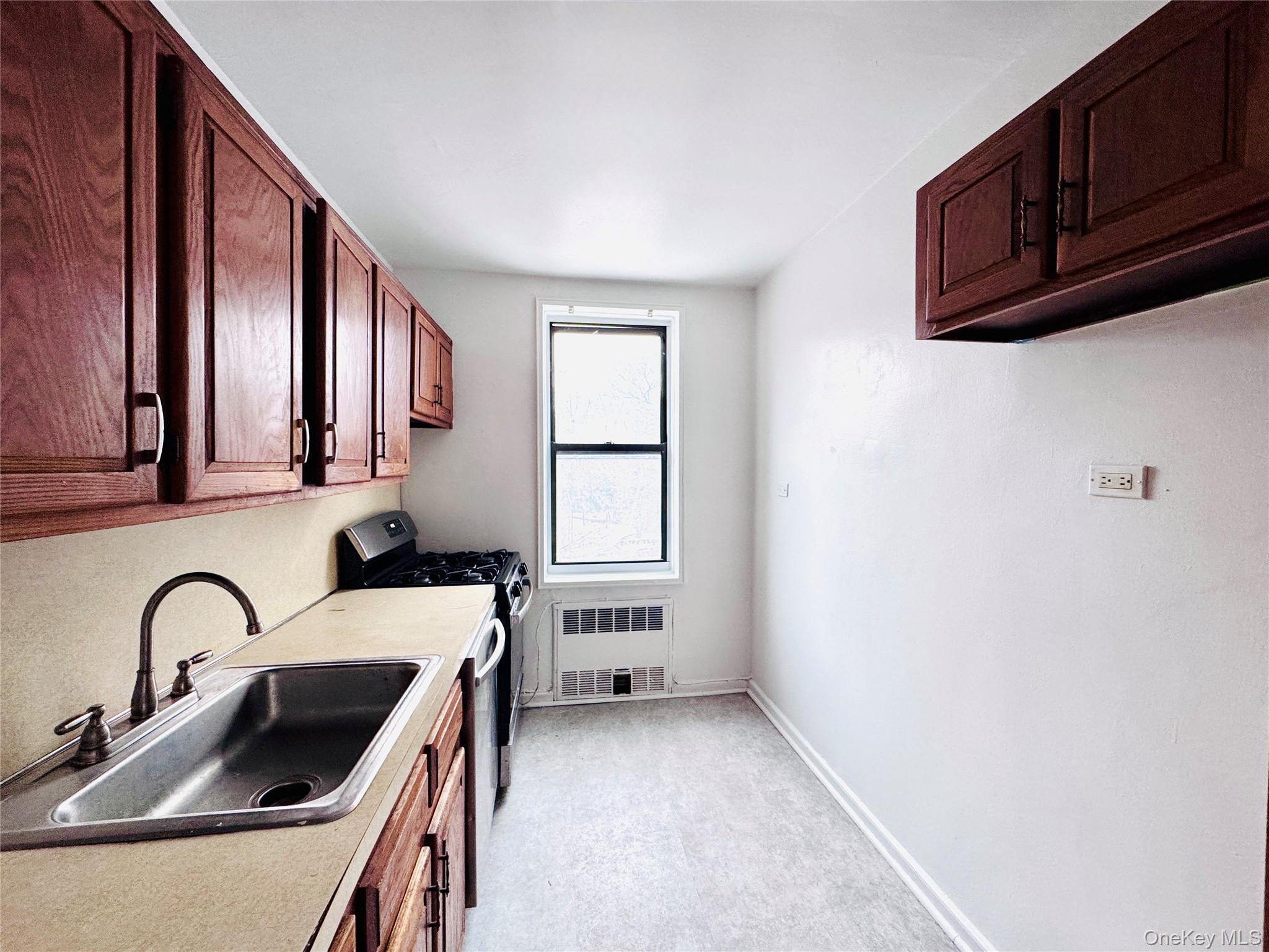 141-05 Pershing Crescent 202 Property Photo 10