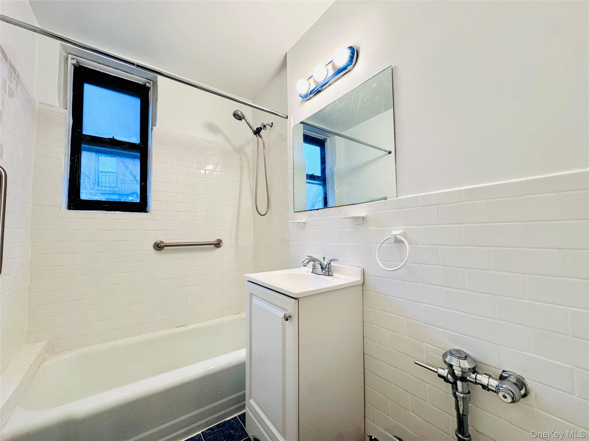 141-05 Pershing Crescent 202 Property Photo 14