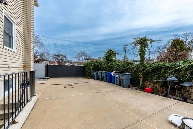 229-24 Edgewood Avenue Property Photo 10