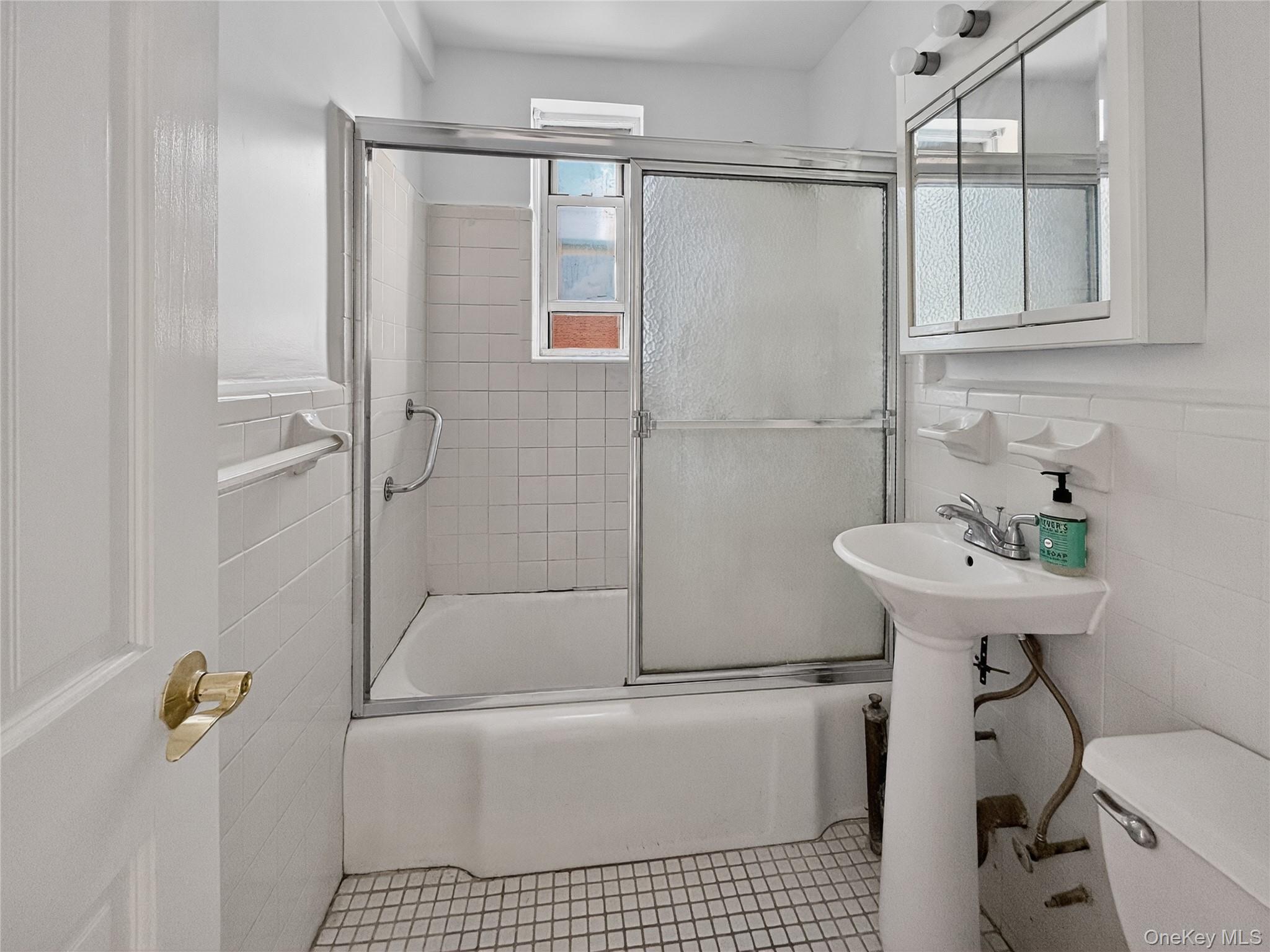 63-61 Yellowstone Boulevard 3e Property Photo 5