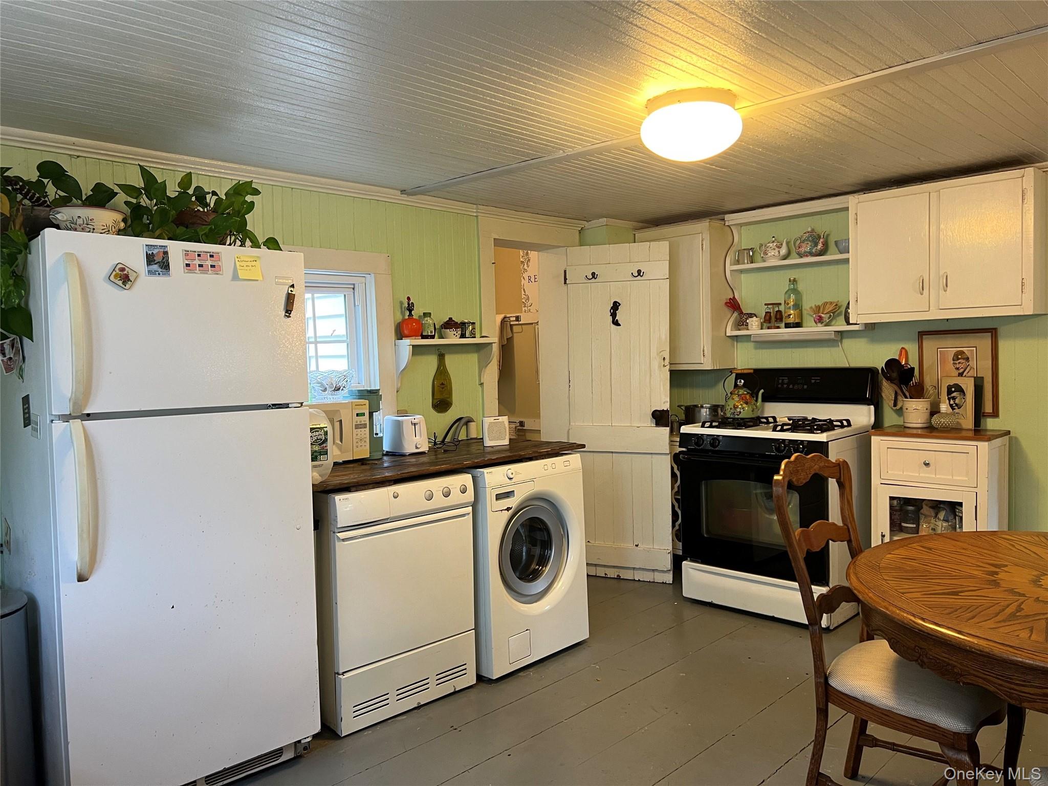 11930 Main Road Property Photo 2