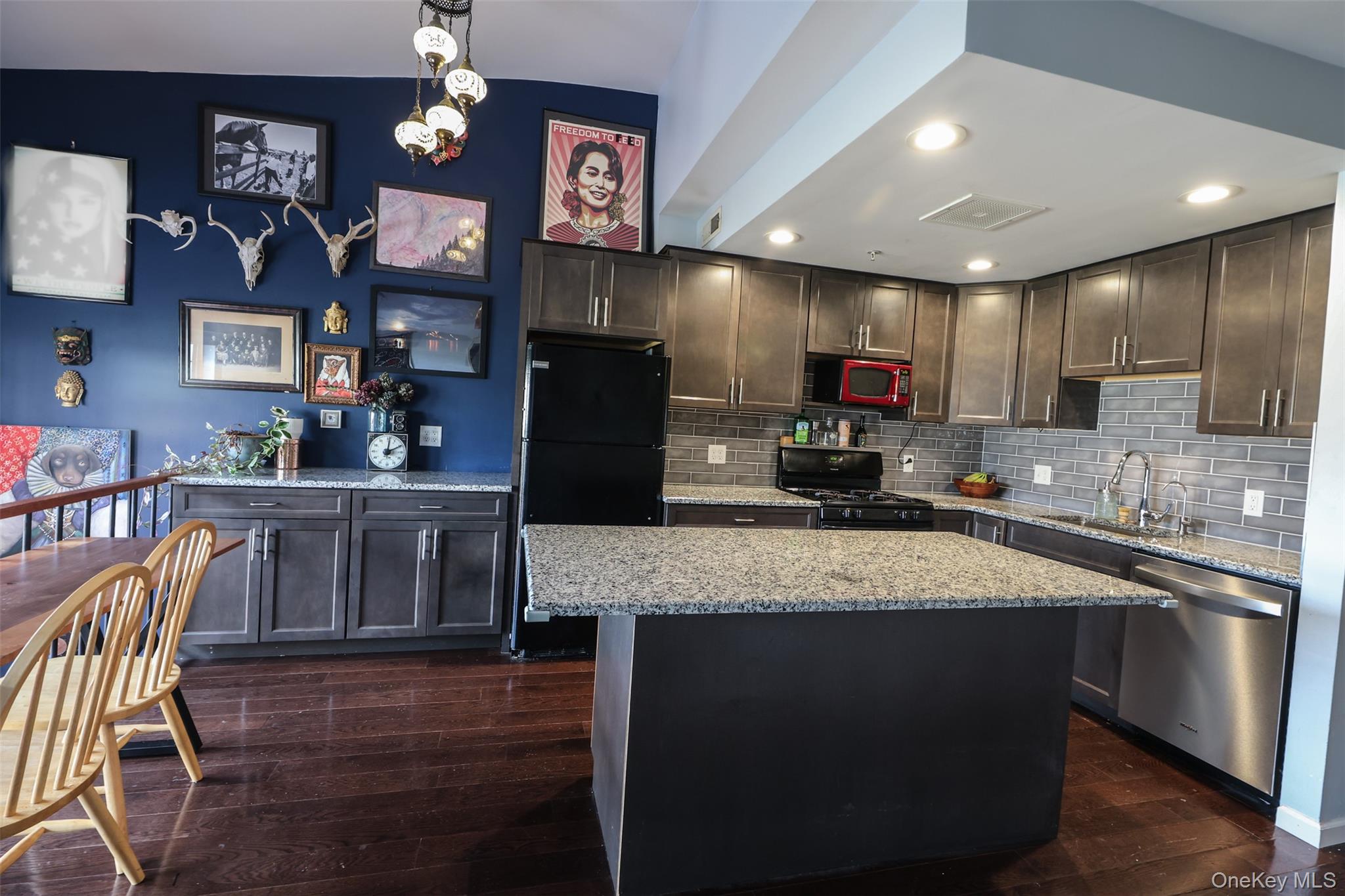 70 Johnes Street 325e Property Photo 4