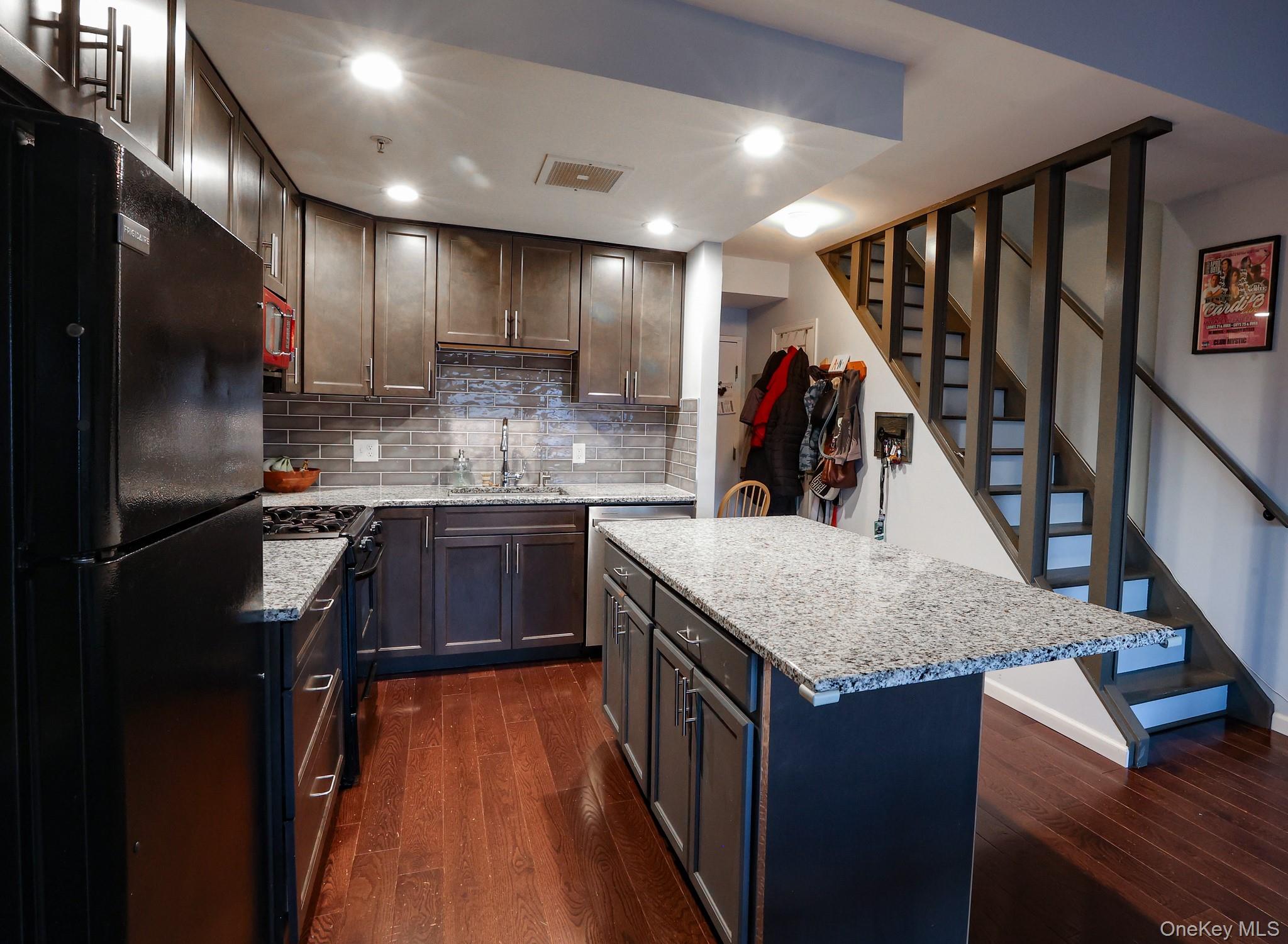 70 Johnes Street 325e Property Photo 6