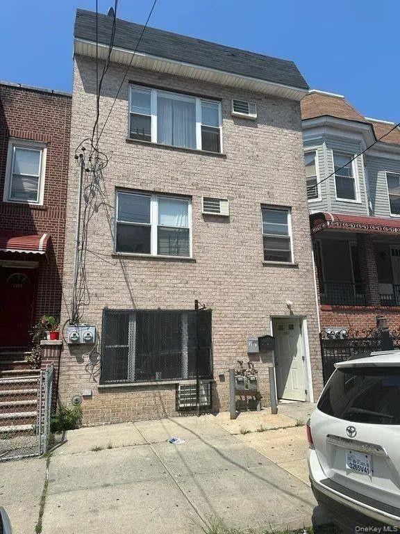 1335 Clay Avenue Property Photo 1
