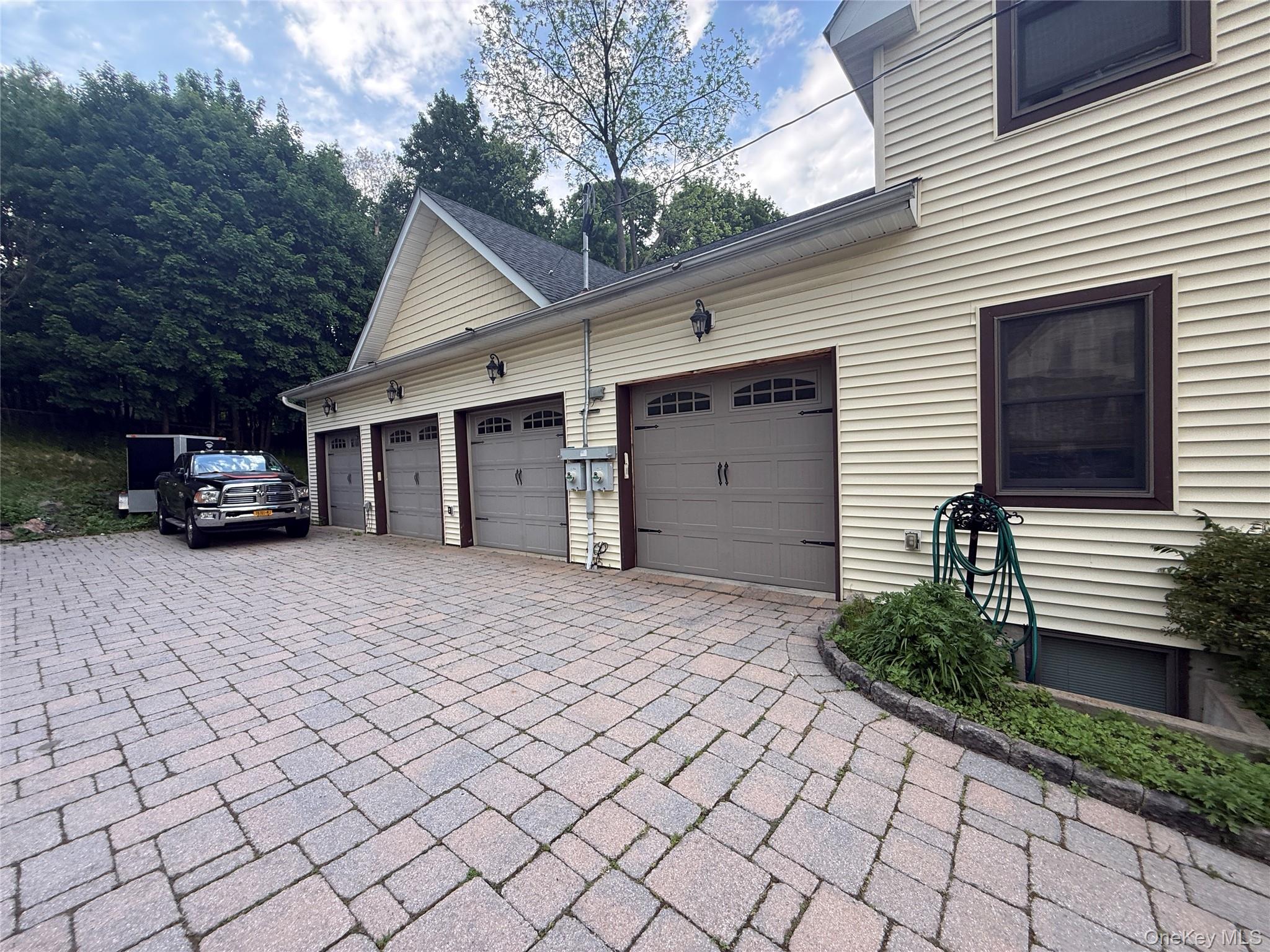 23 Swezey Place Property Photo 3
