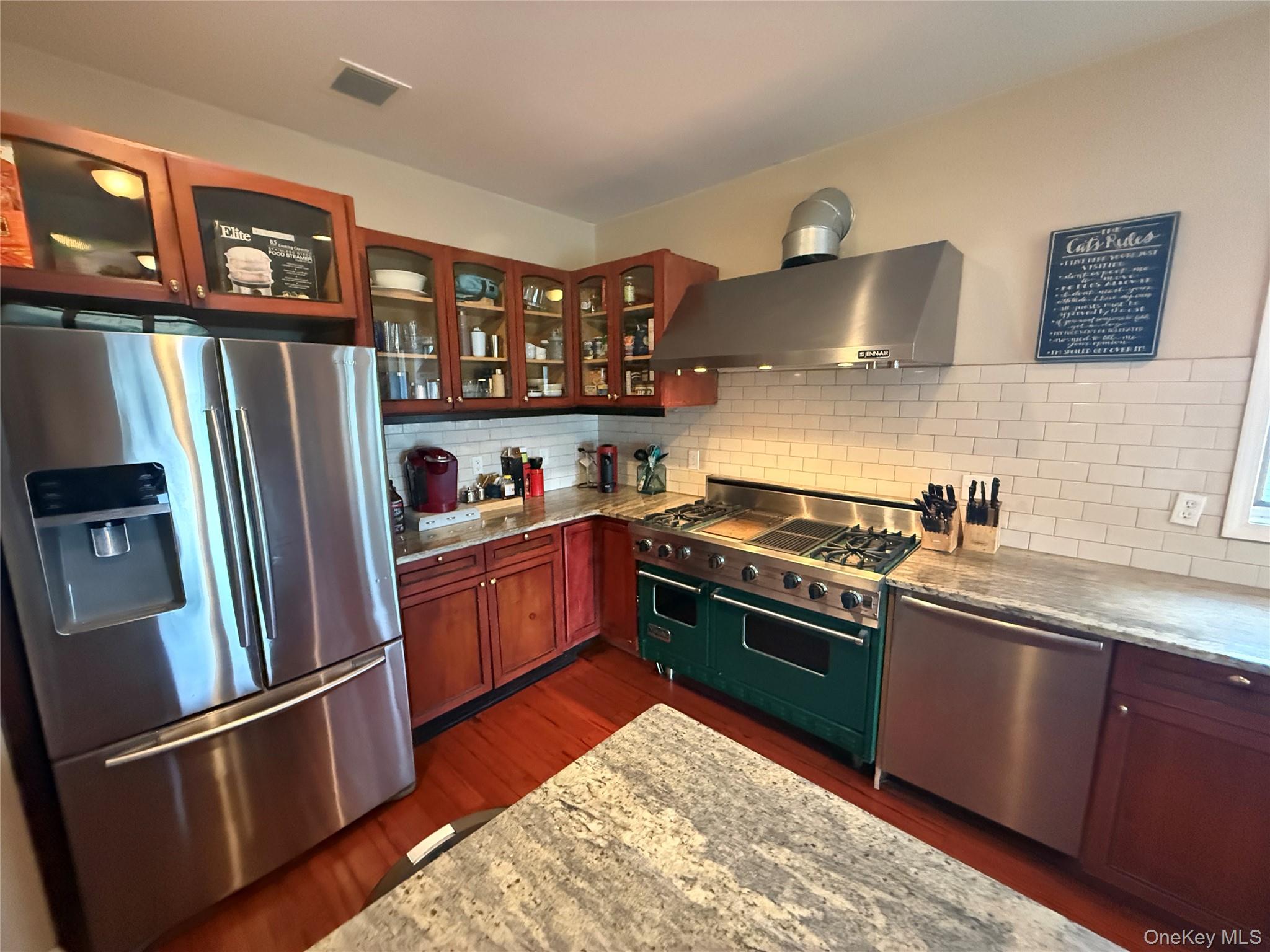 23 Swezey Place Property Photo 6