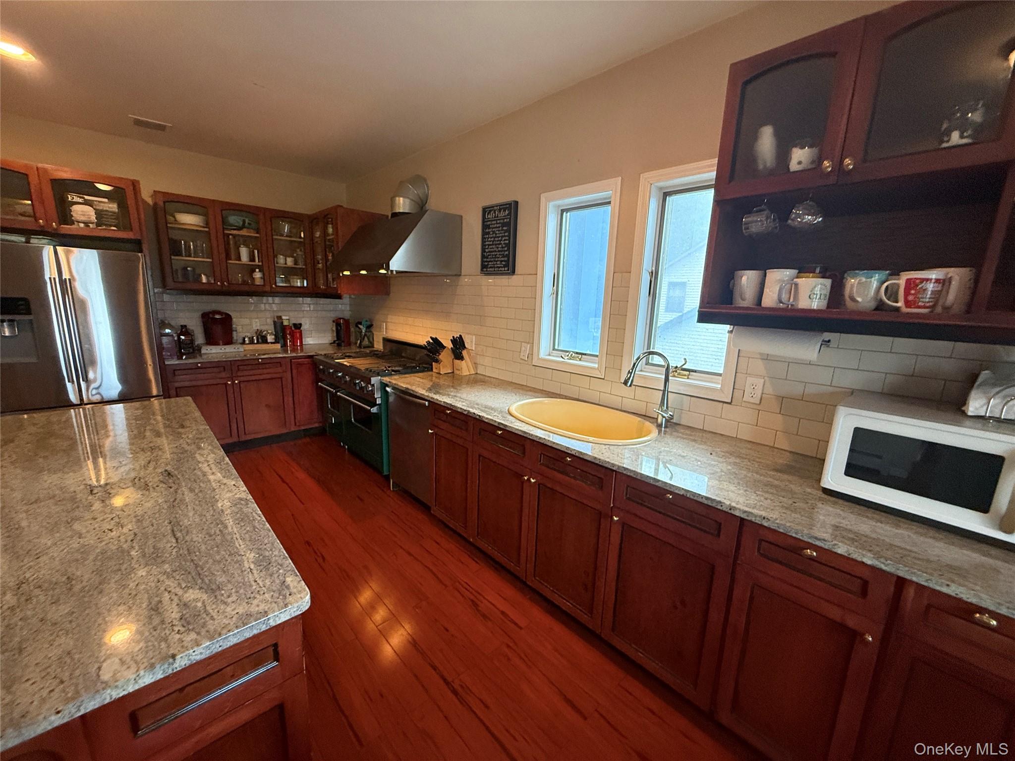 23 Swezey Place Property Photo 8