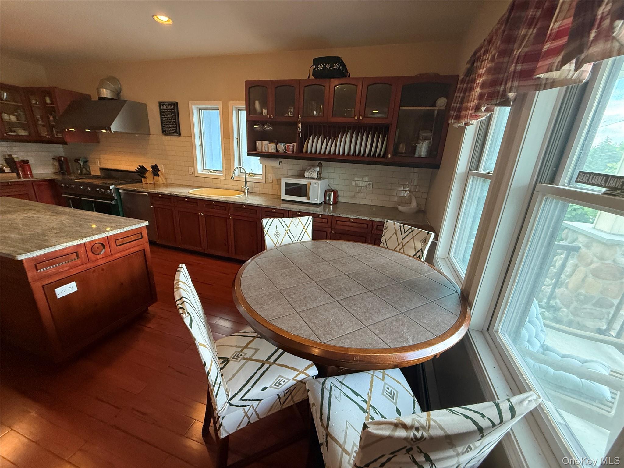 23 Swezey Place Property Photo 12