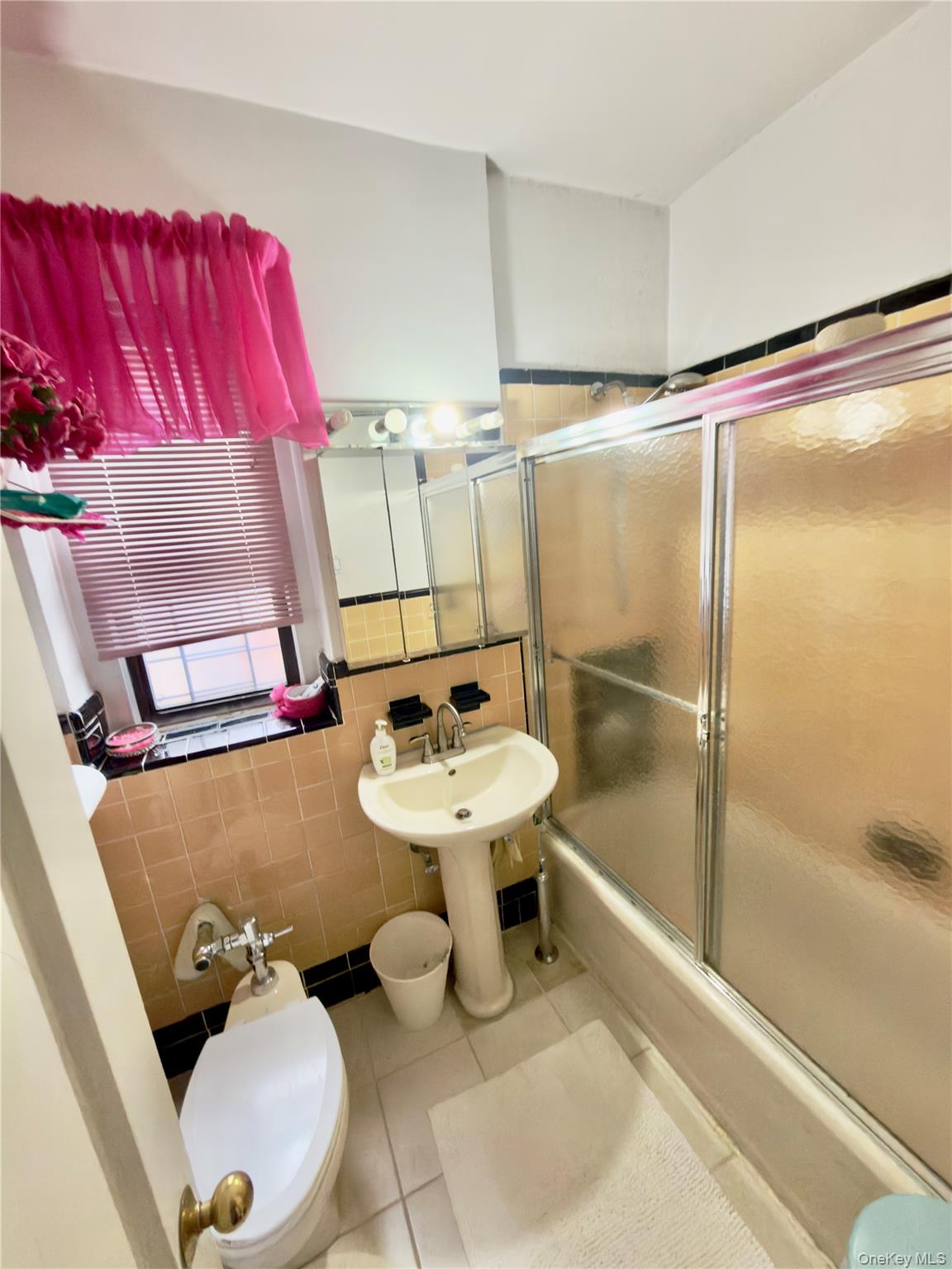 35-40 82 Street 6c Property Photo 18