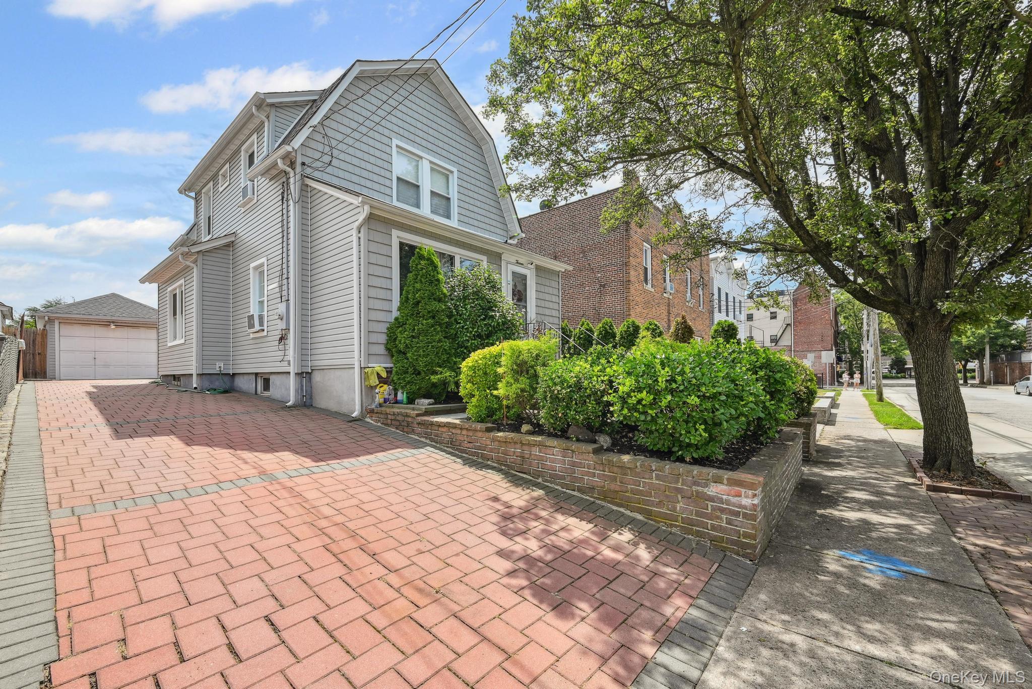 13 Herbert Avenue Property Photo 1