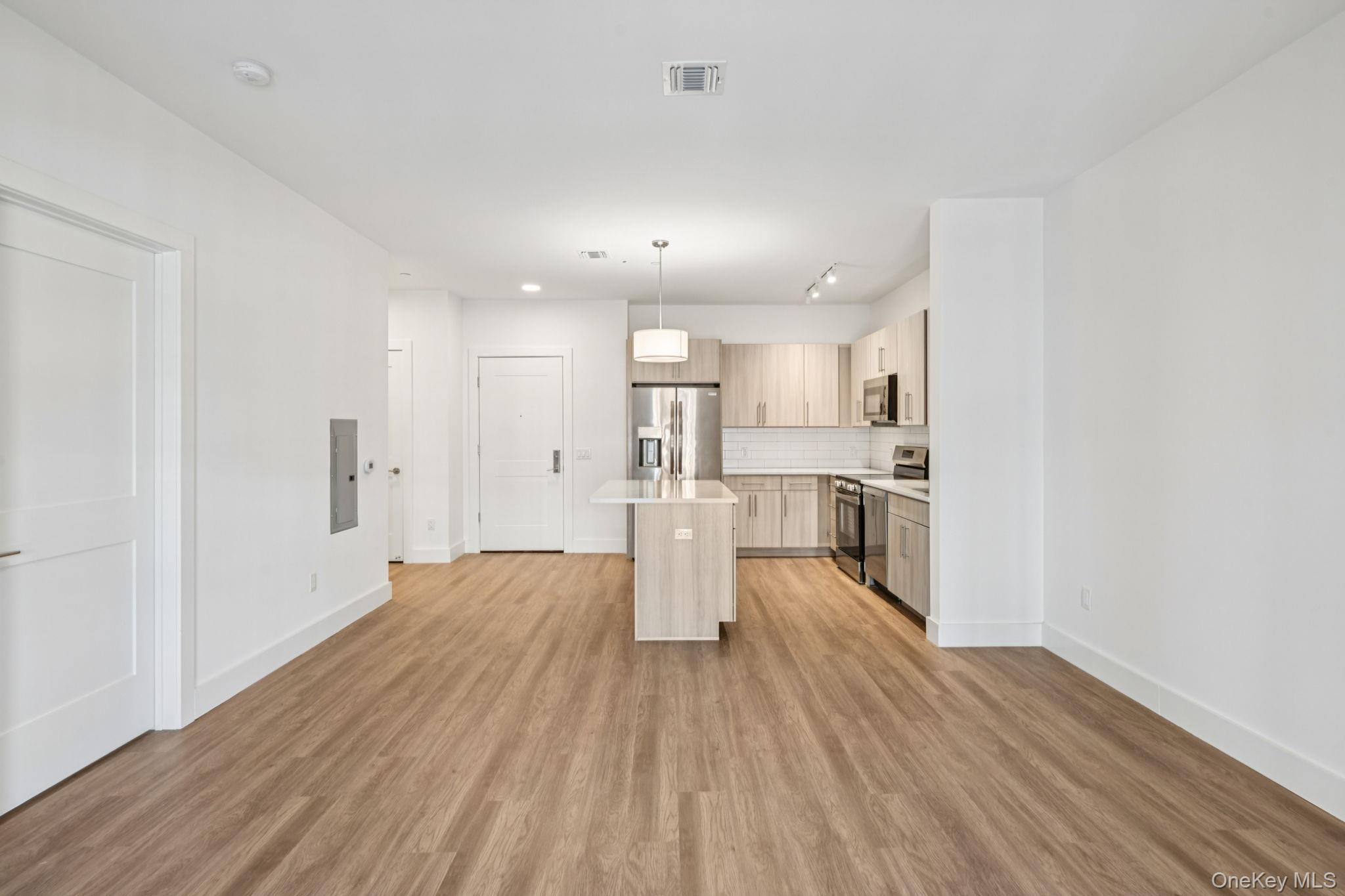 4180 Sunrise Highway Property Photo 11