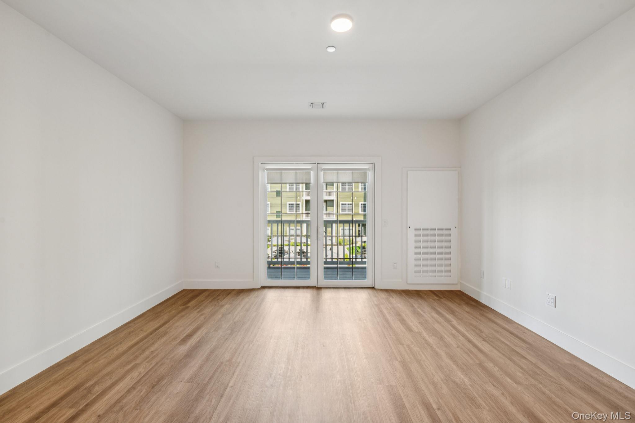 4180 Sunrise Highway Property Photo 14
