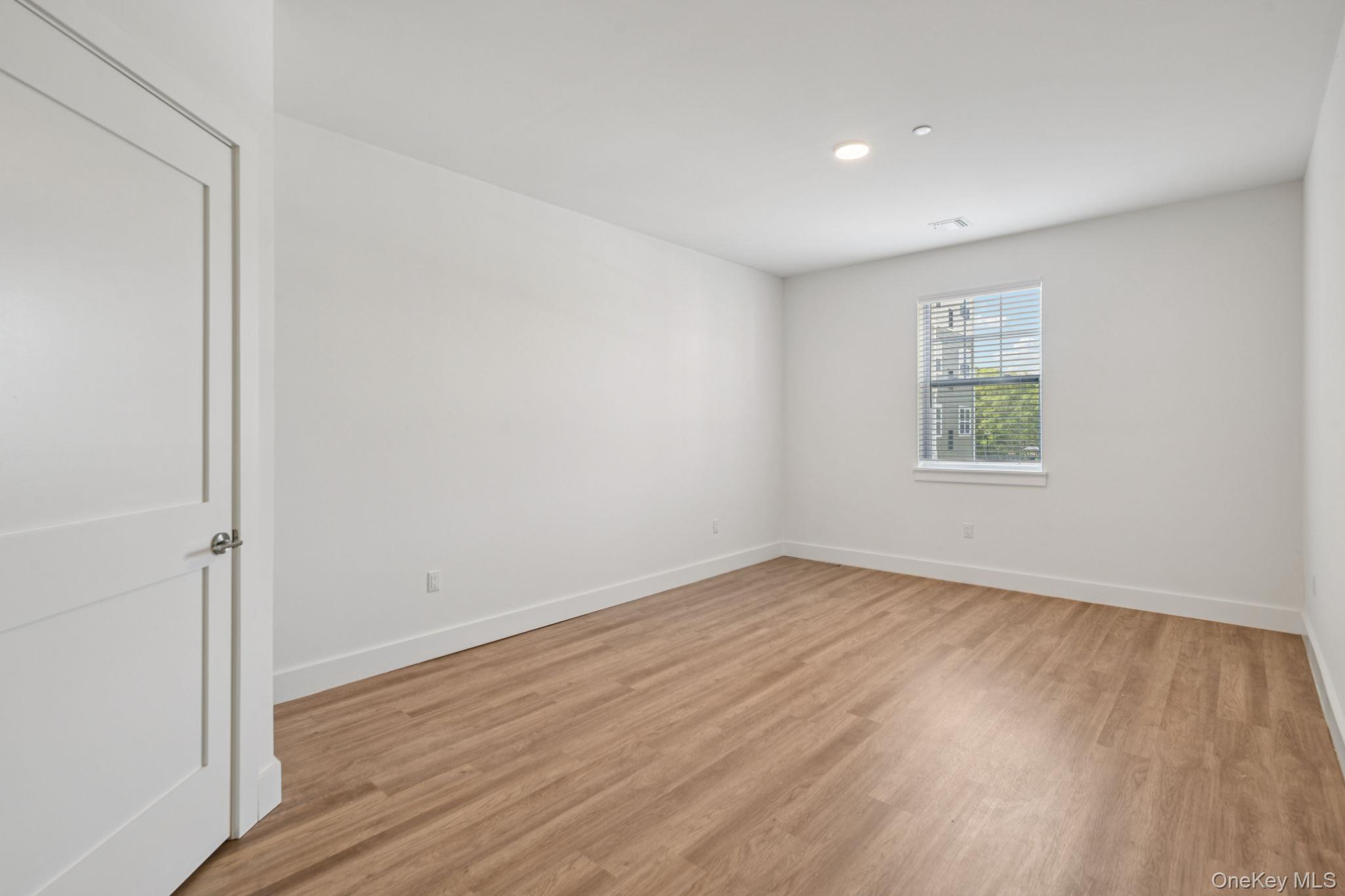 4180 Sunrise Highway Property Photo 15