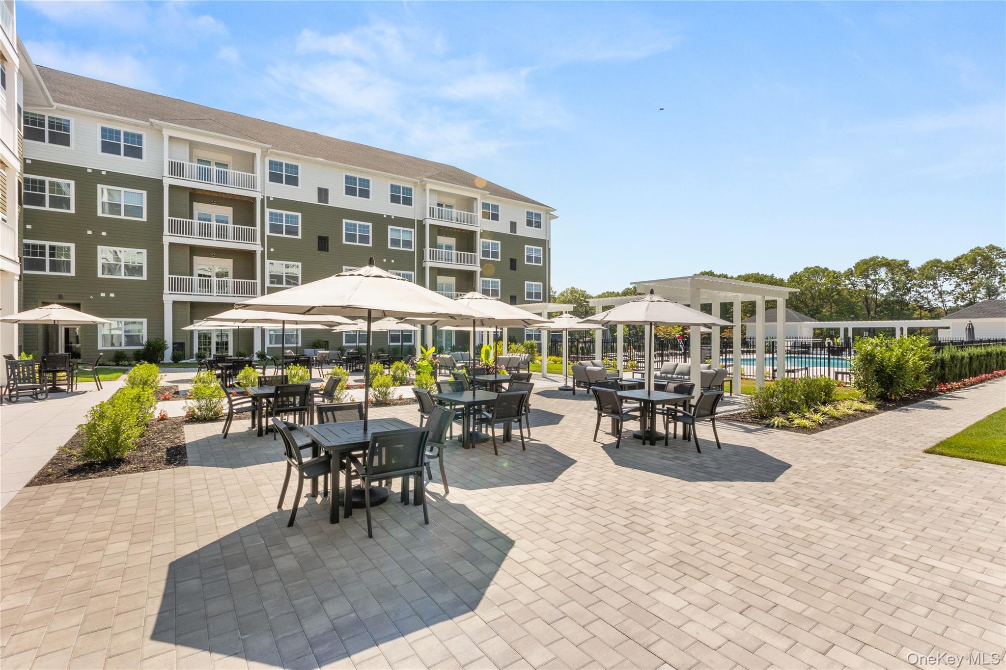 4180 Sunrise Highway Property Photo 17