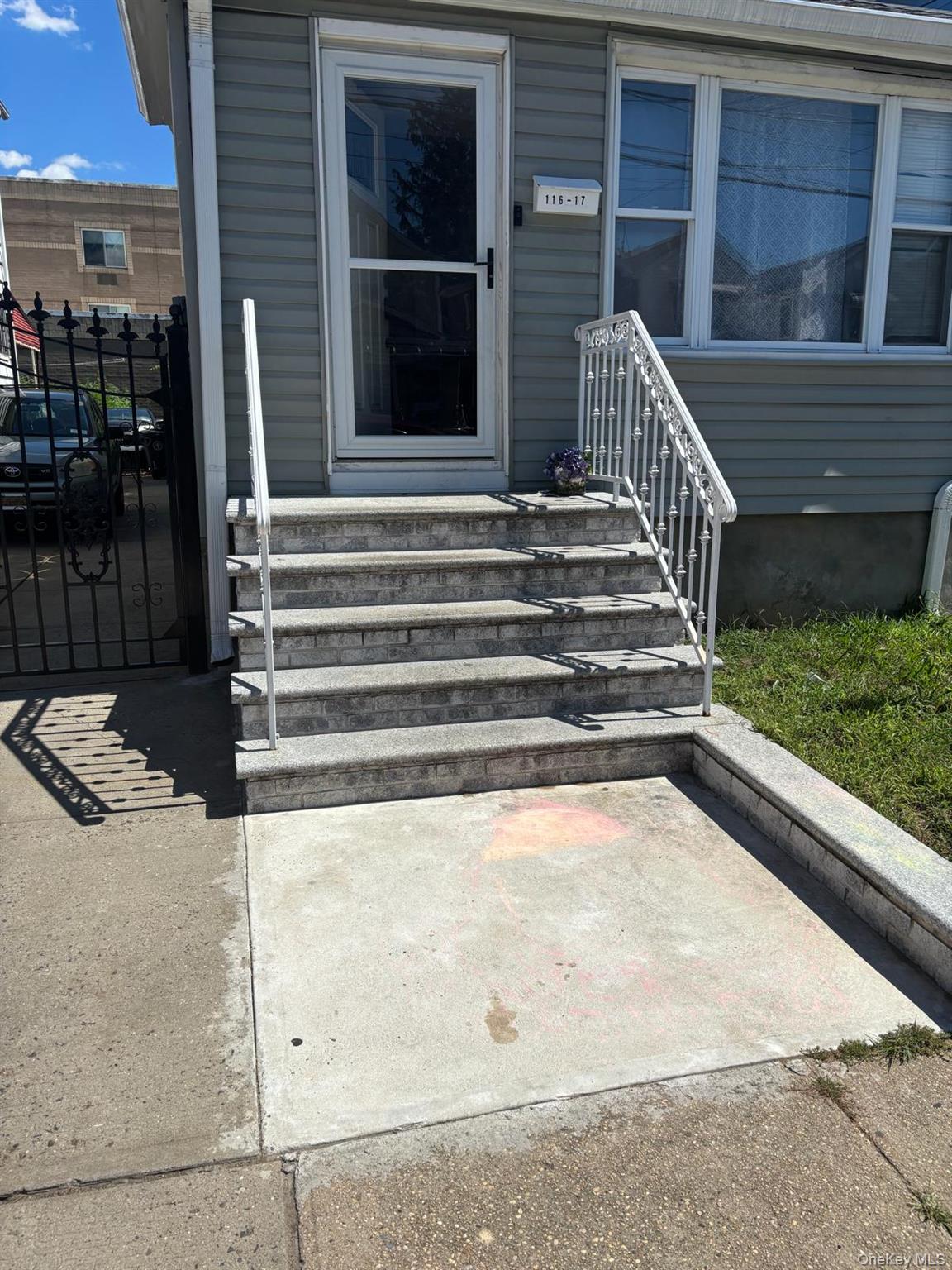 11617 148th Street Property Photo 2