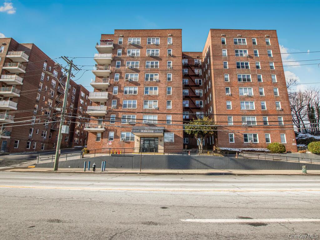 365 Bronx River Road 2C Property Photo 1