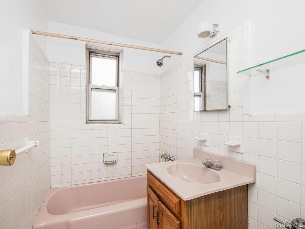 365 Bronx River Road 2c Property Photo 8