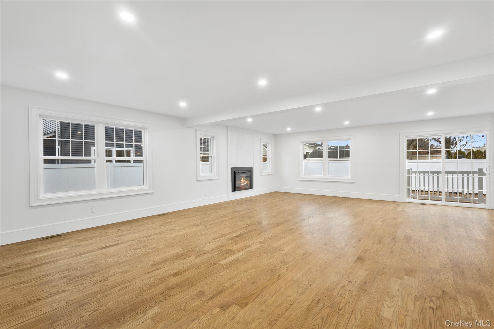 961 N Broadway Property Photo 9
