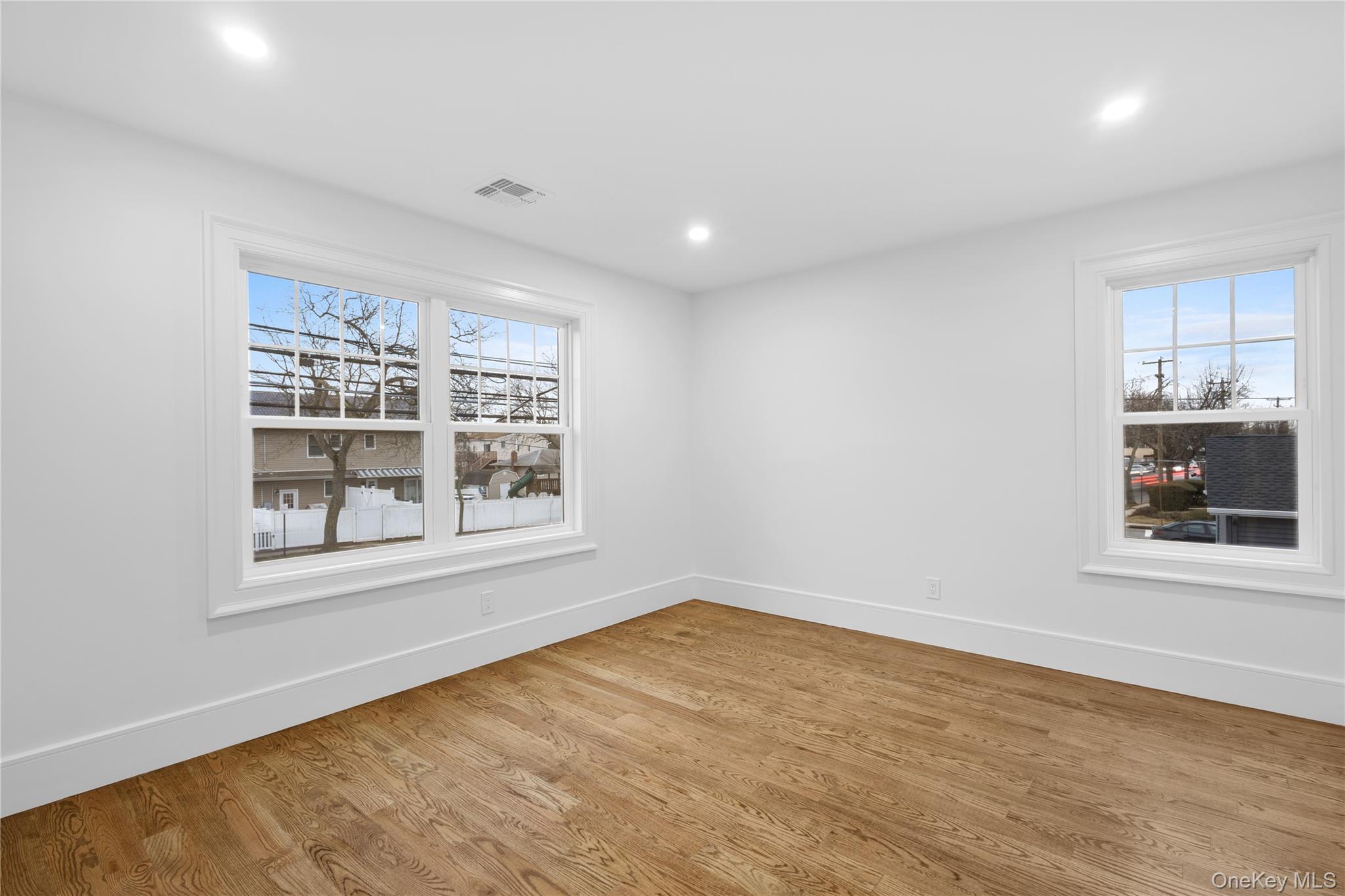 961 N Broadway Property Photo 22