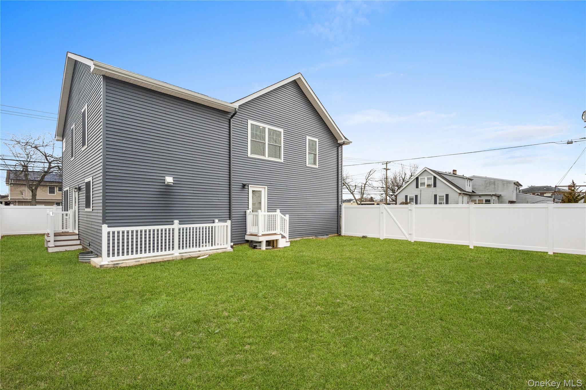 199 N Elm Street Property Photo 3
