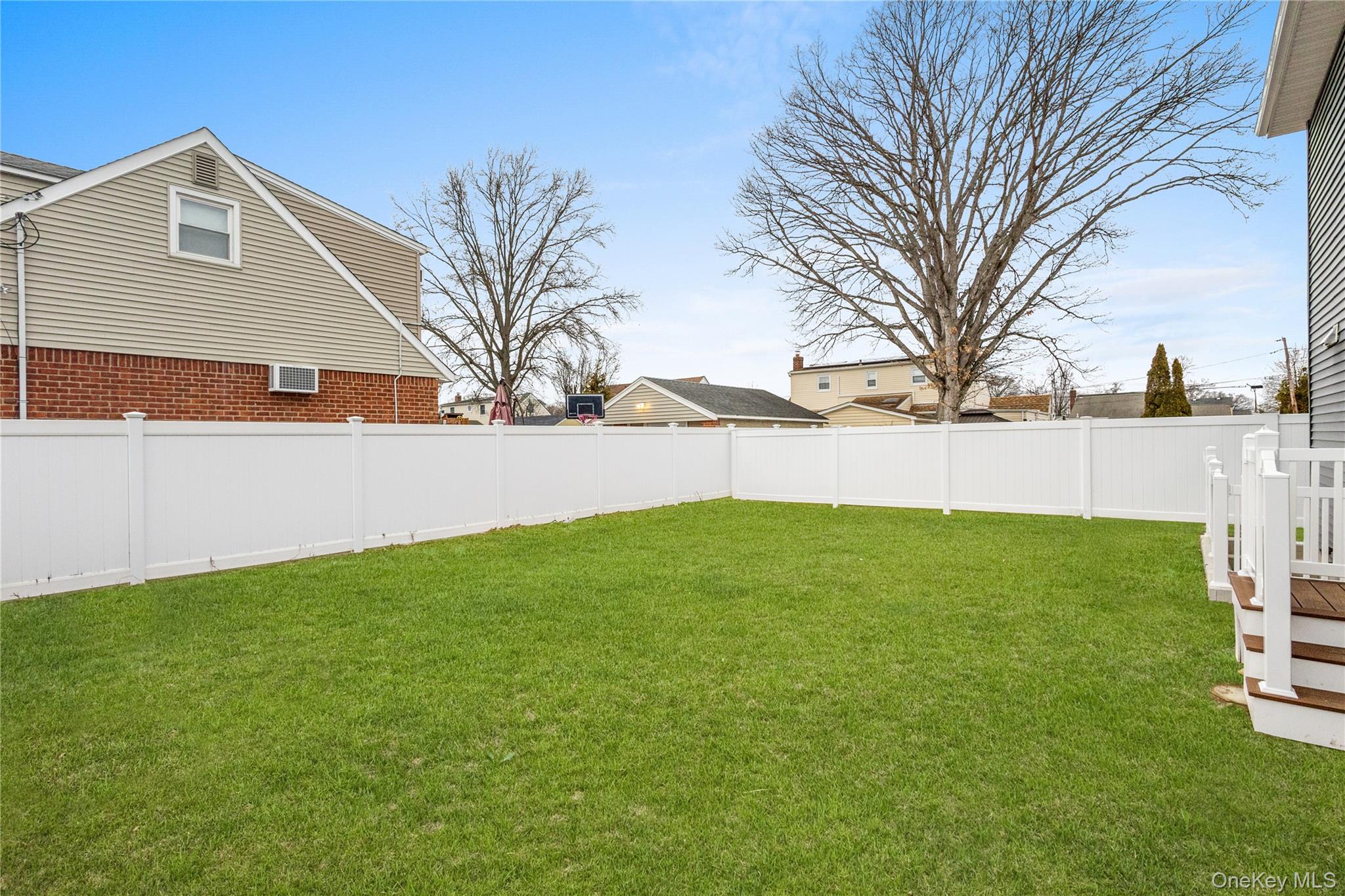 199 N Elm Street Property Photo 5