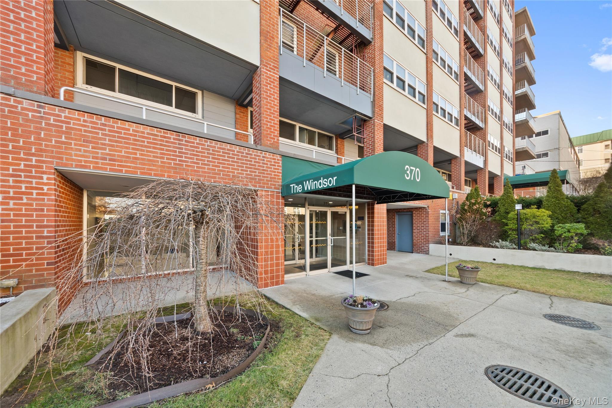 370 Westchester Avenue 2N Property Photo 1