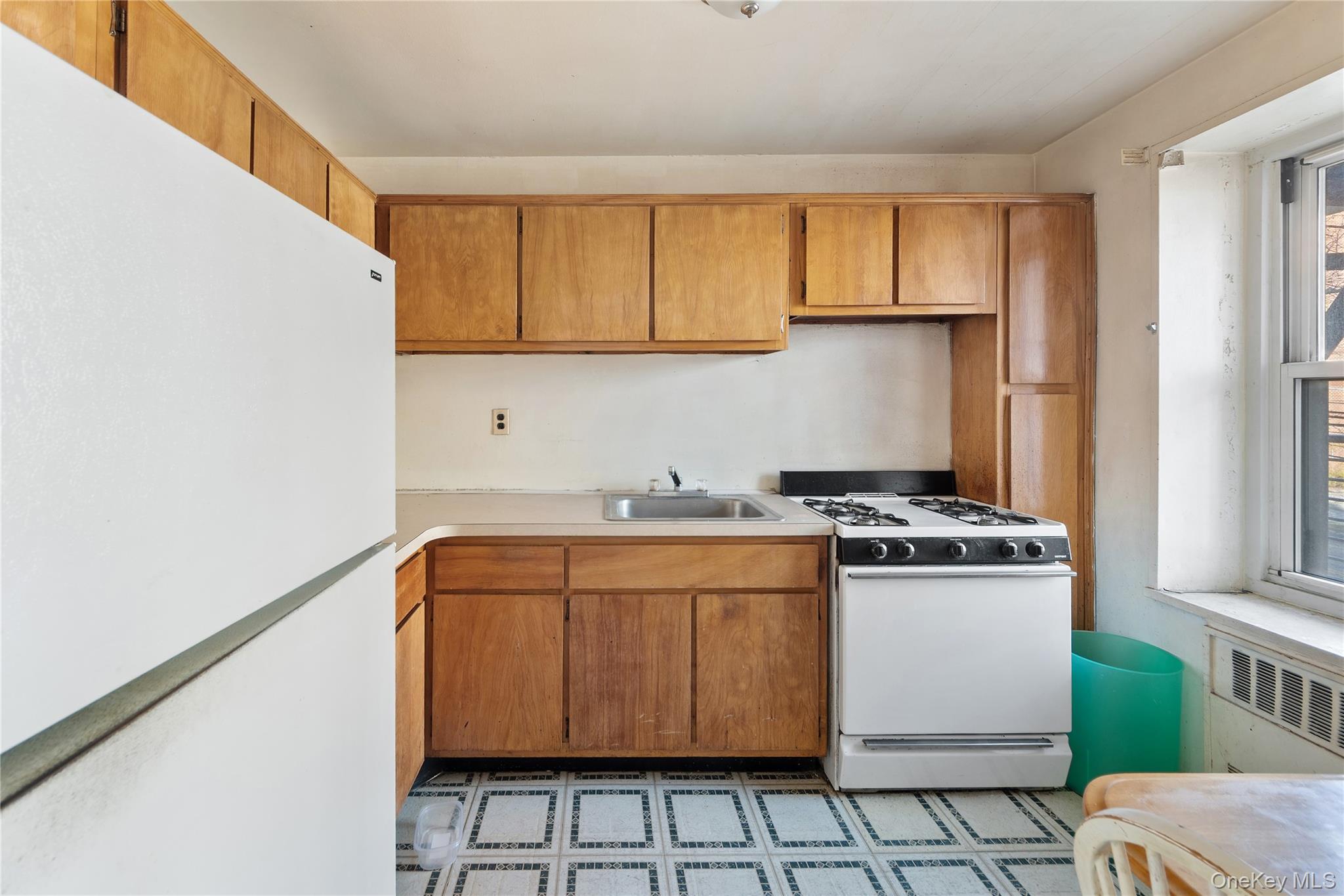 370 Westchester Avenue 2n Property Photo 4